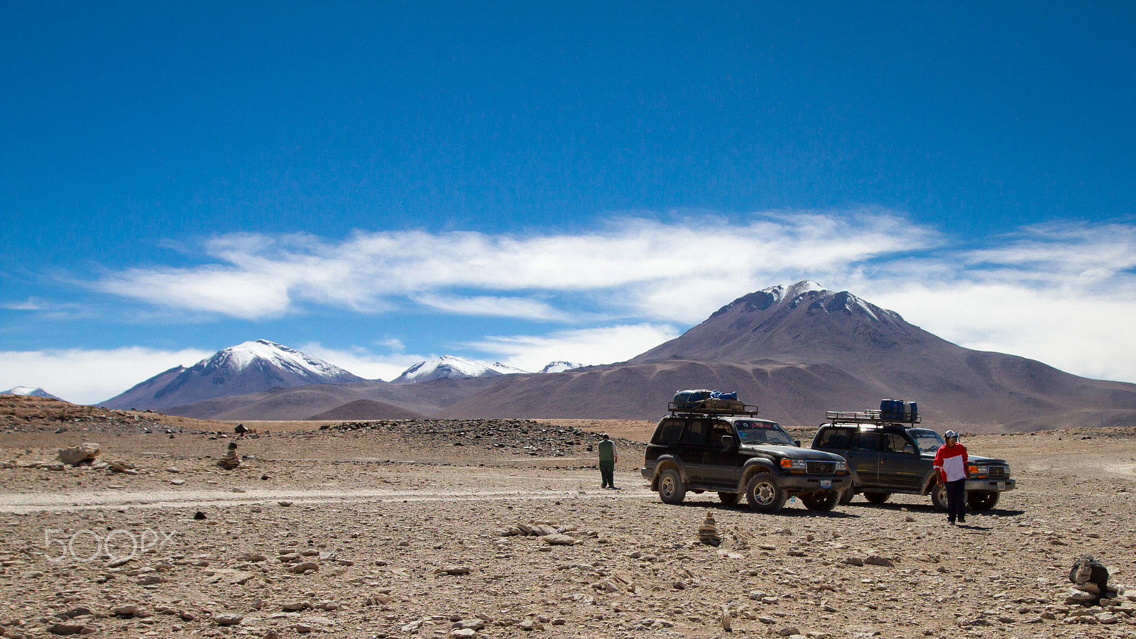Canon EOS 7D + Canon EF 16-35mm F2.8L II USM sample photo. People trekking in the andes in 4x4 vehicles photography