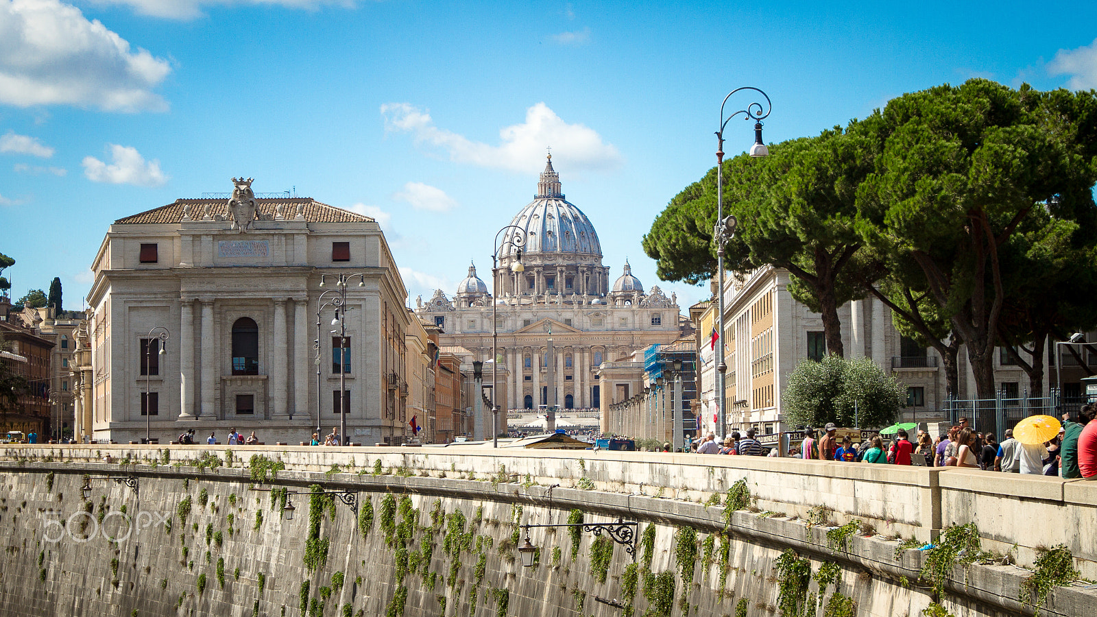 Canon EOS 7D + Canon EF 16-35mm F2.8L II USM sample photo. View of st peters and the vatican with tourists photography