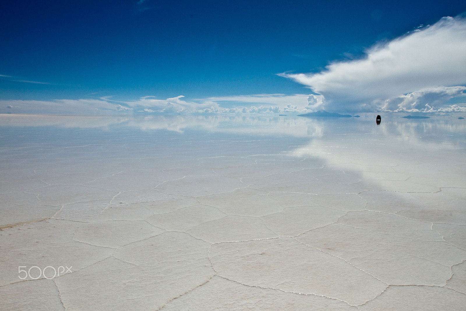 Canon EF 16-35mm F2.8L II USM sample photo. 4x4 tour vehicle driving on flooded salar de uyuni photography