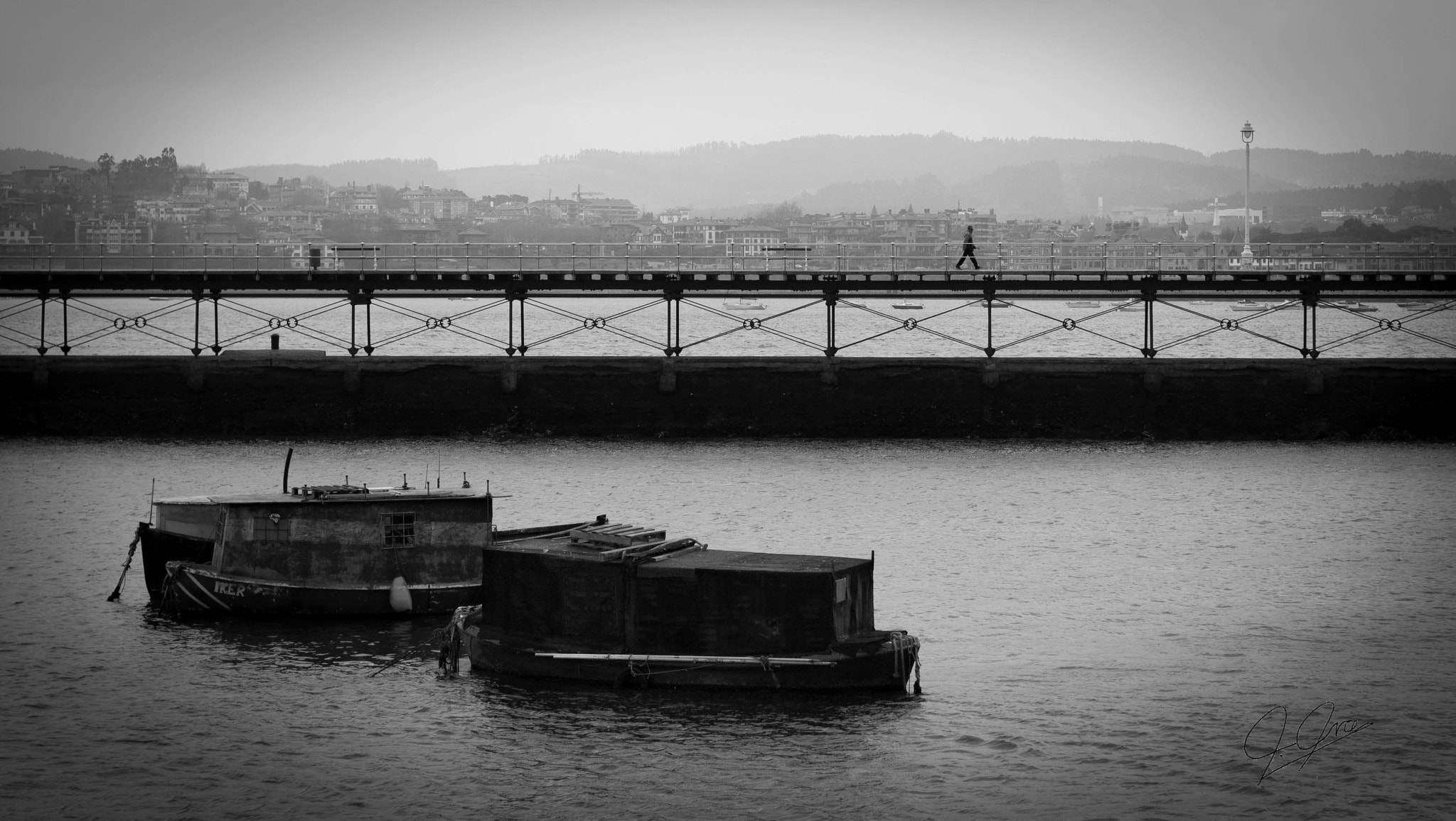 Canon EOS 450D (EOS Rebel XSi / EOS Kiss X2) + Canon EF 50mm F1.8 STM sample photo. Portugalete bridge photography