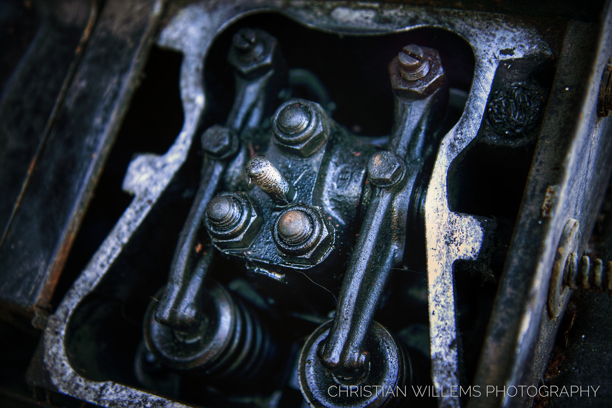 Canon EF-S 17-55mm F2.8 IS USM sample photo. Engine photography