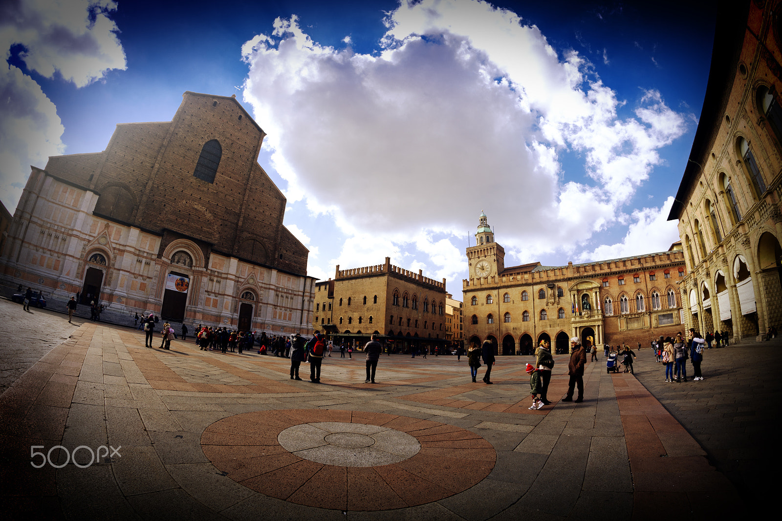 Nikon D7200 + Samyang 8mm F3.5 Aspherical IF MC Fisheye sample photo. Piazza grande photography