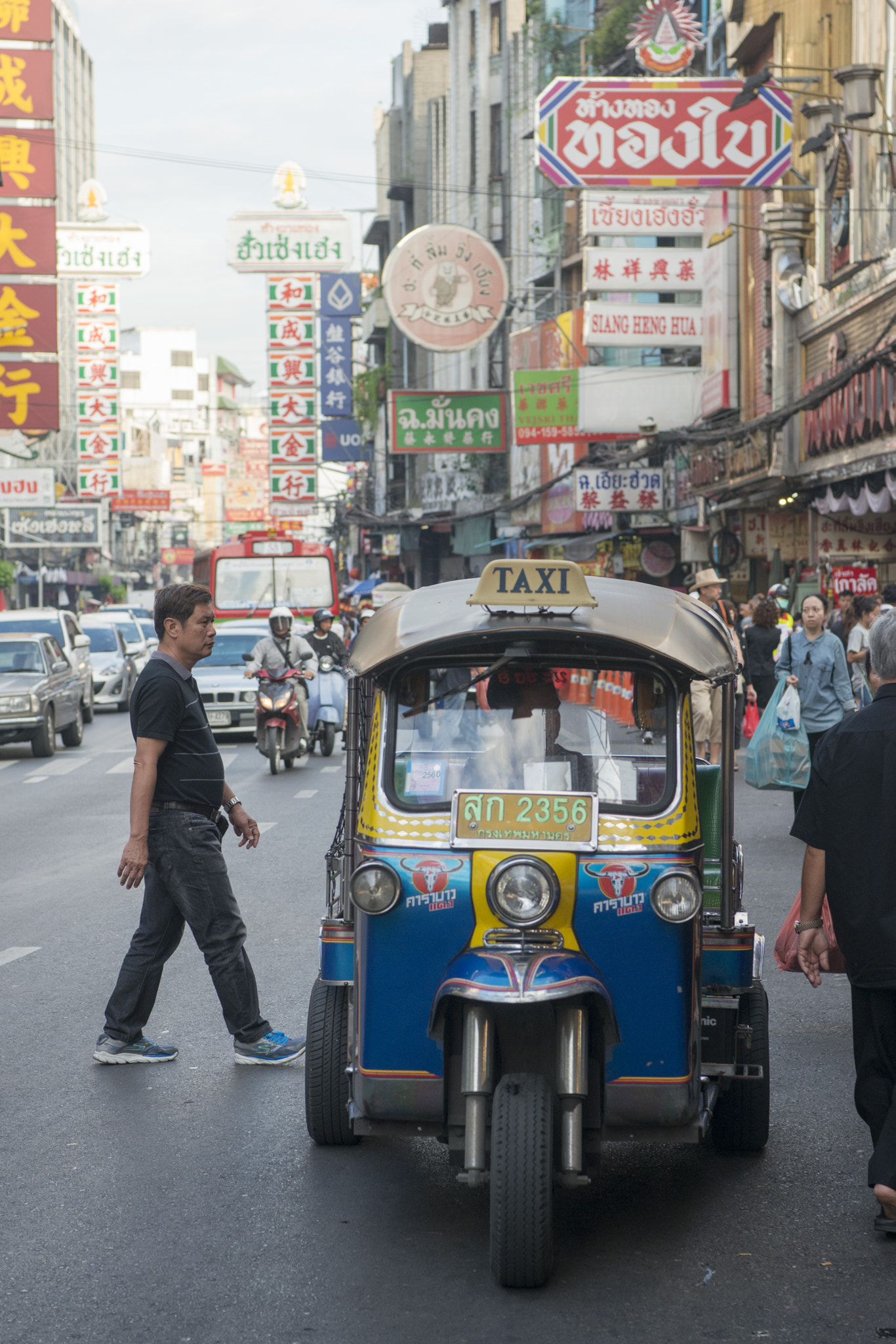 Nikon AF-S Nikkor 24-70mm F2.8E ED VR sample photo. Thailand bangkok china town tuk tuk taxi photography