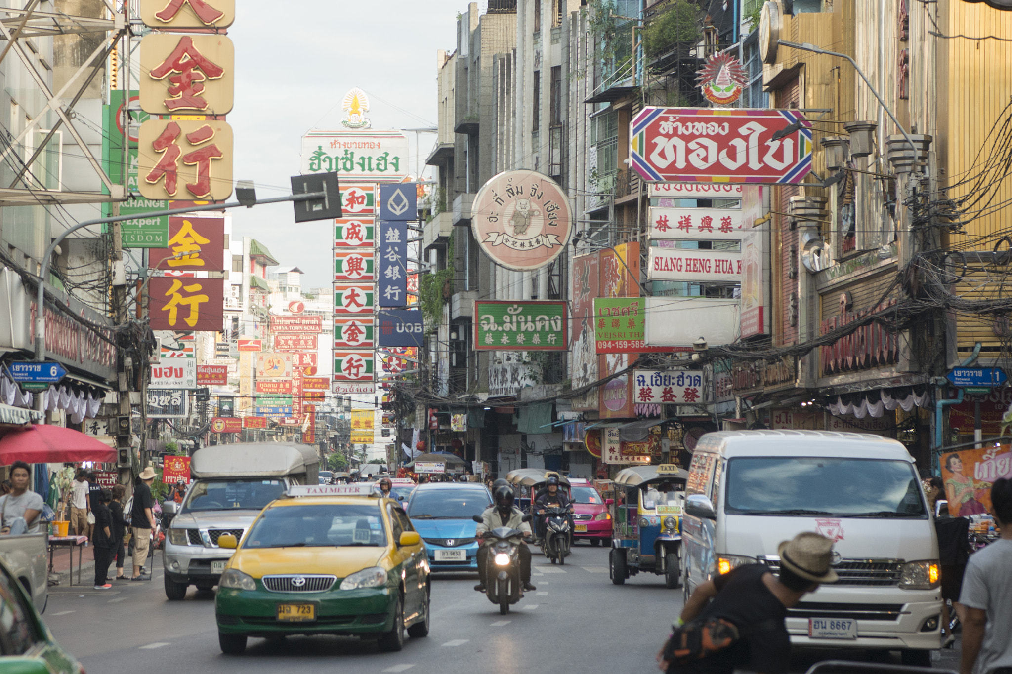 Nikon AF-S Nikkor 24-70mm F2.8E ED VR sample photo. Thailand bangkok china town photography