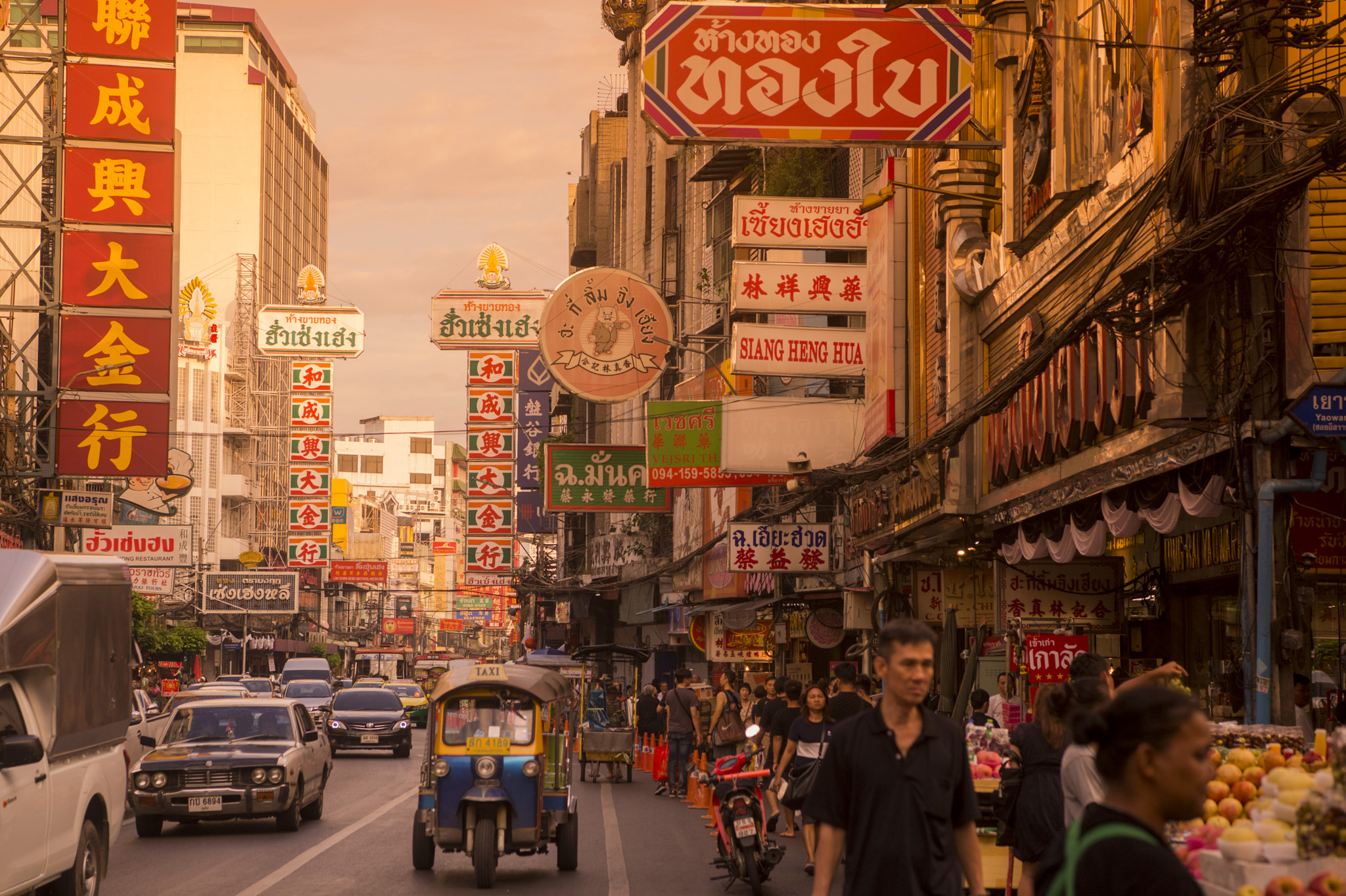 Nikon AF-S Nikkor 24-70mm F2.8E ED VR sample photo. Thailand bangkok china town photography
