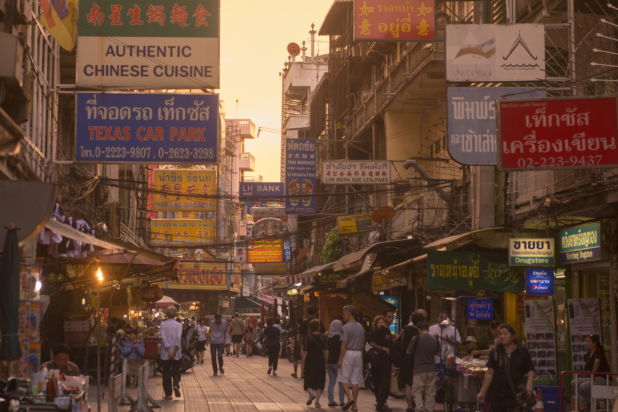 Nikon AF-S Nikkor 24-70mm F2.8E ED VR sample photo. Thailand bangkok china town photography