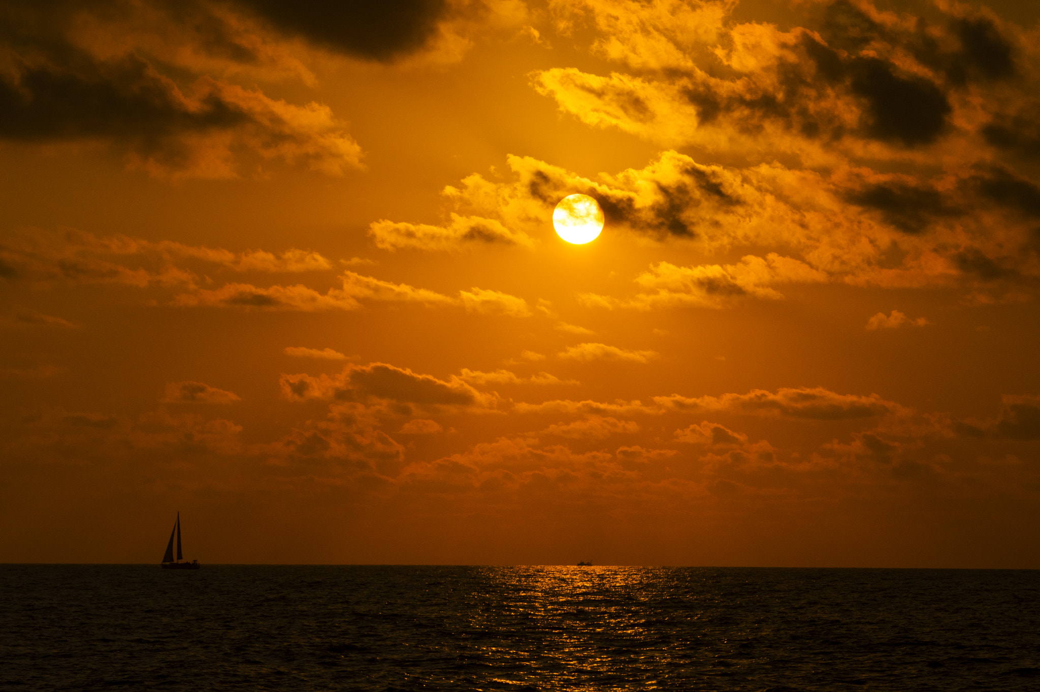 Nikon AF-S Nikkor 70-200mm F2.8G ED VR II sample photo. Sunset photography