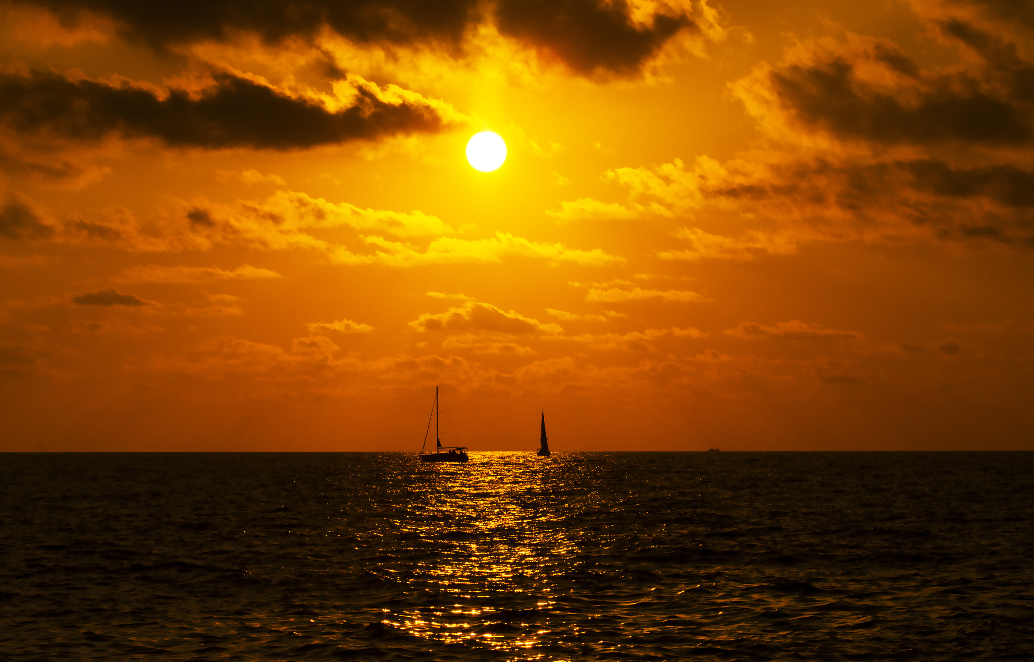 Nikon AF-S Nikkor 70-200mm F2.8G ED VR II sample photo. Sunset photography