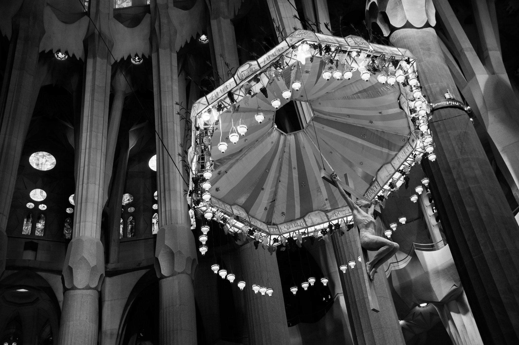 Nikon D7100 + Sigma 18-250mm F3.5-6.3 DC OS HSM sample photo. Cristo en la sagrada familia photography