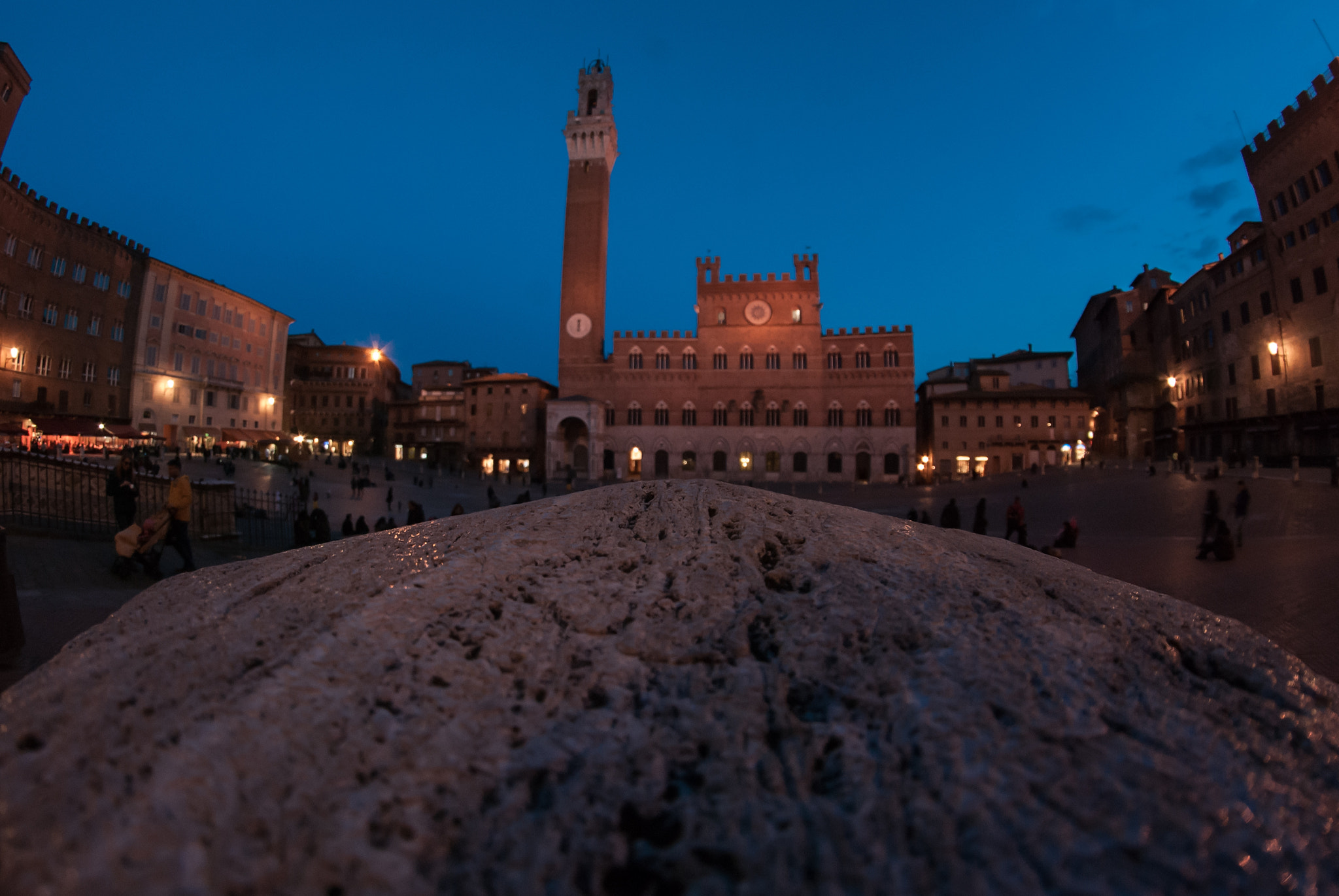 Nikon D80 + Samyang 8mm F3.5 Aspherical IF MC Fisheye sample photo. Piazza del campo photography