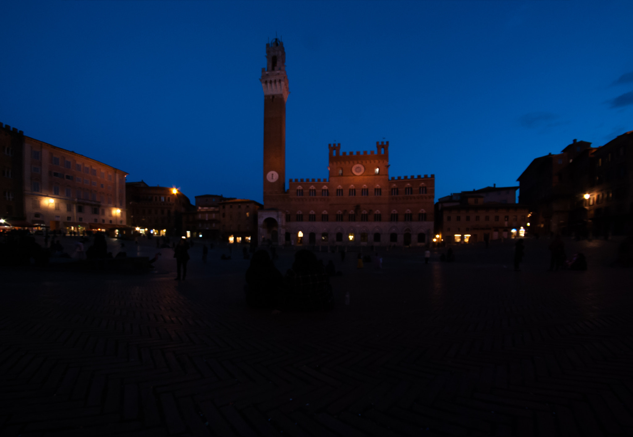 Nikon D80 + Samyang 8mm F3.5 Aspherical IF MC Fisheye sample photo. Piazza del campo photography