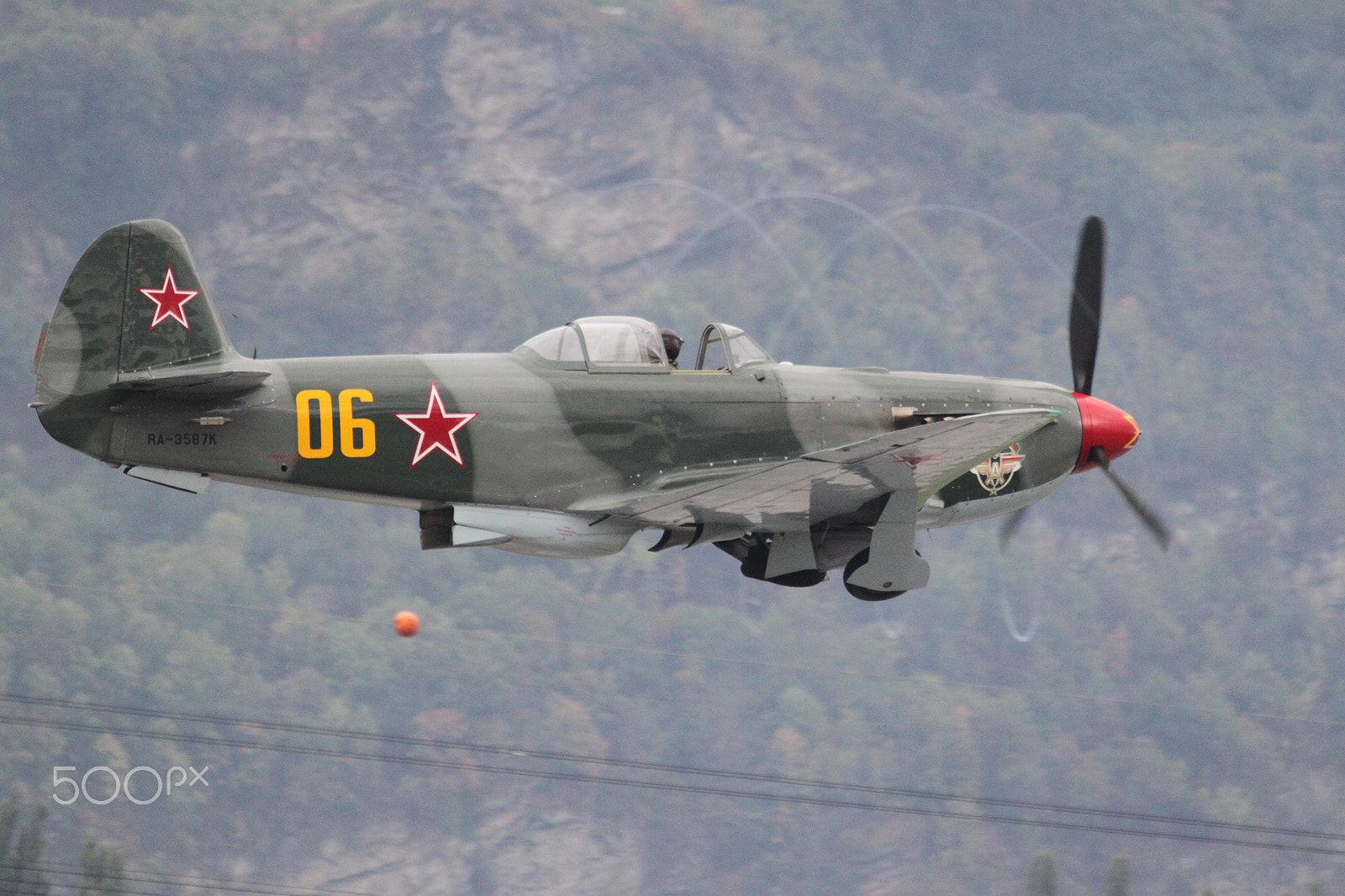 Canon EF 70-300mm F4-5.6 IS USM sample photo. Yak-9, sion (ch), 2011 photography