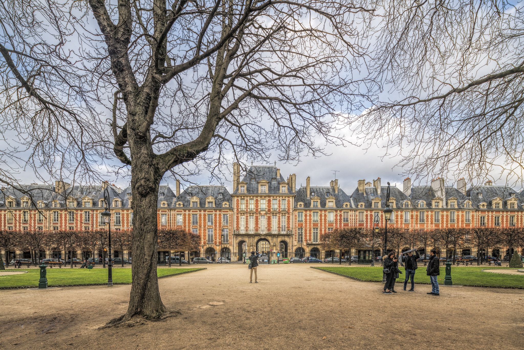 Canon TS-E 17mm F4L Tilt-Shift sample photo. Vosgues square (place des vosgues), paris, france photography