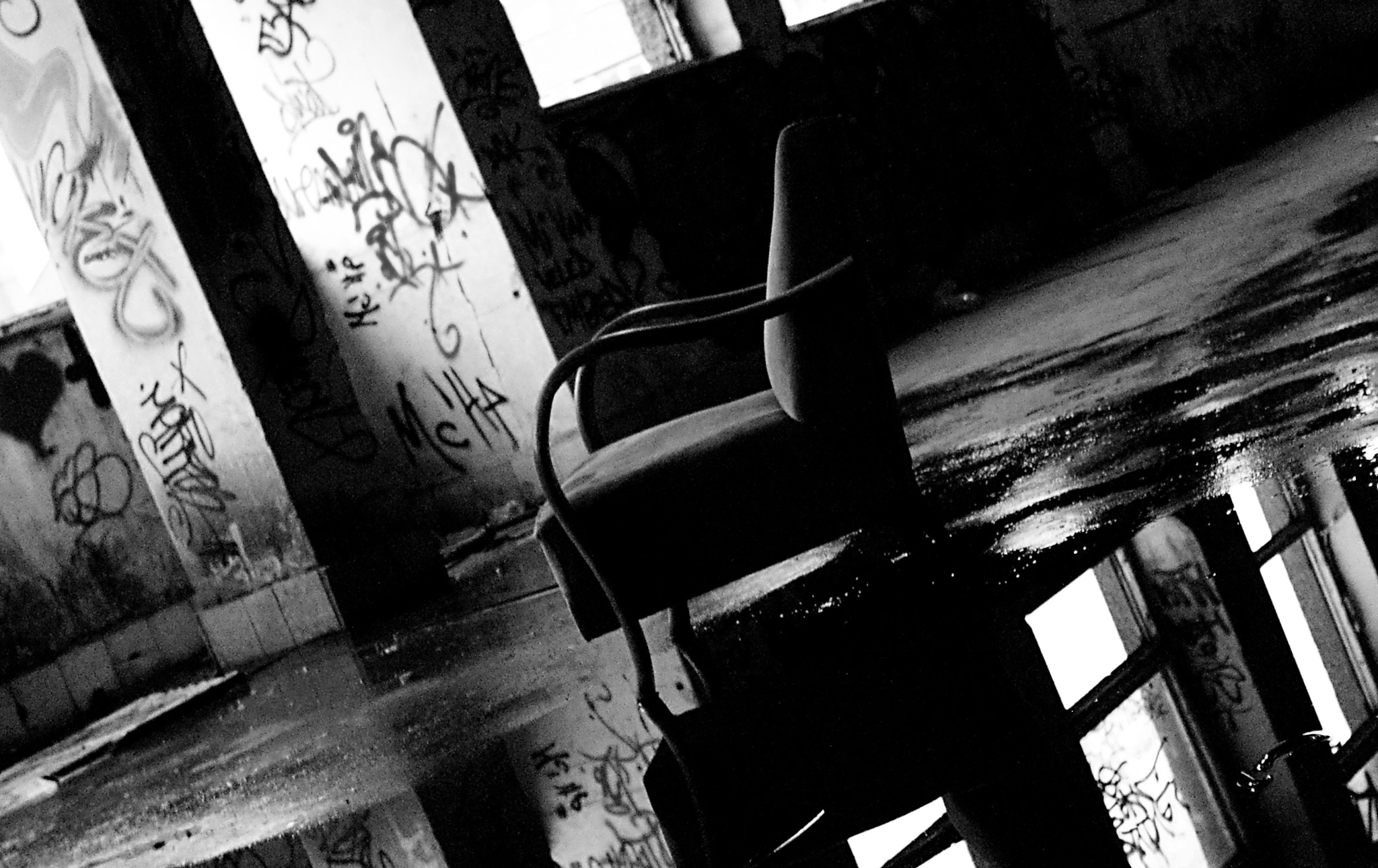 Pentax K100D sample photo. Take a seat please photography