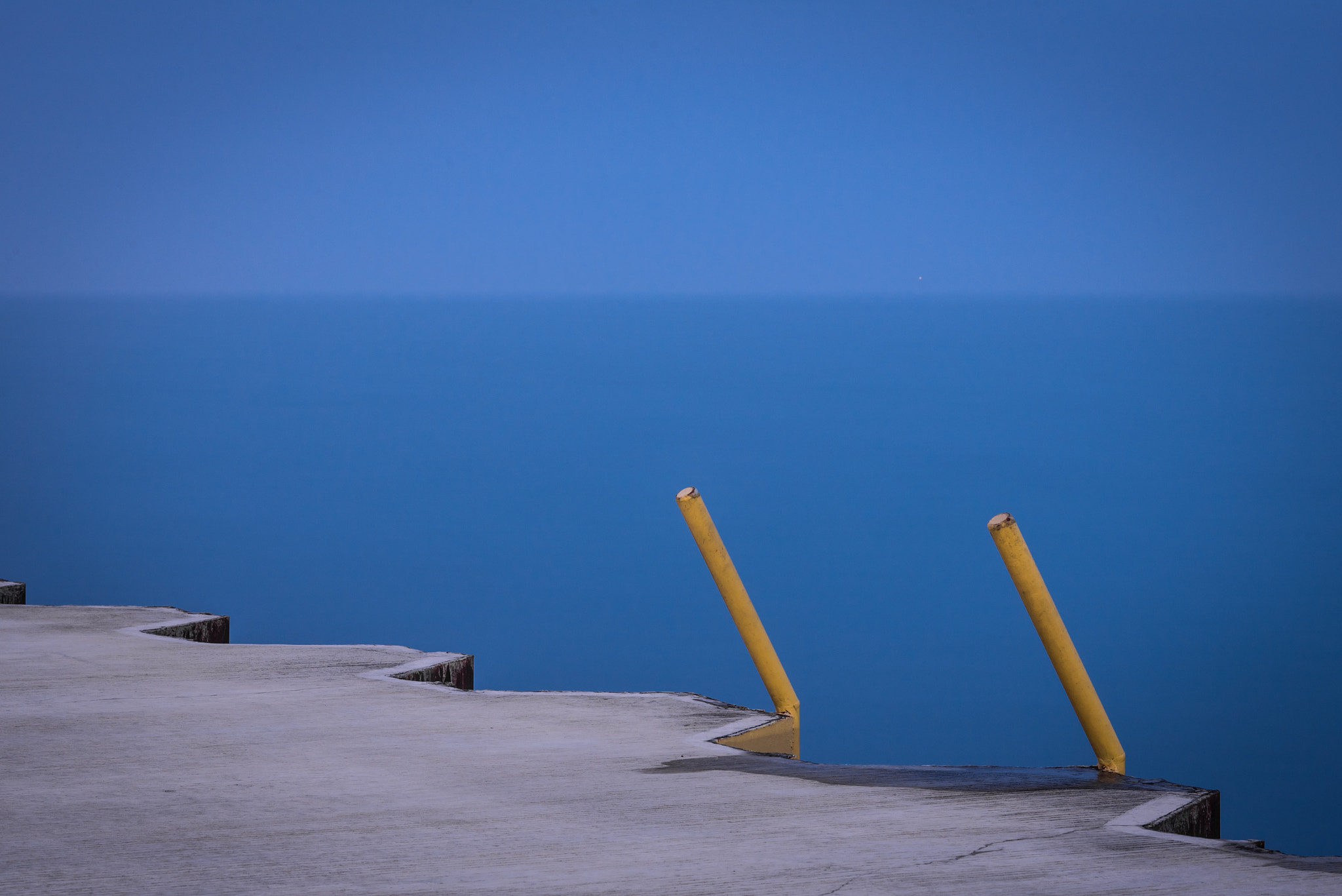 Nikon AF Nikkor 85mm F1.8D sample photo. Lake michigan minimalism photography