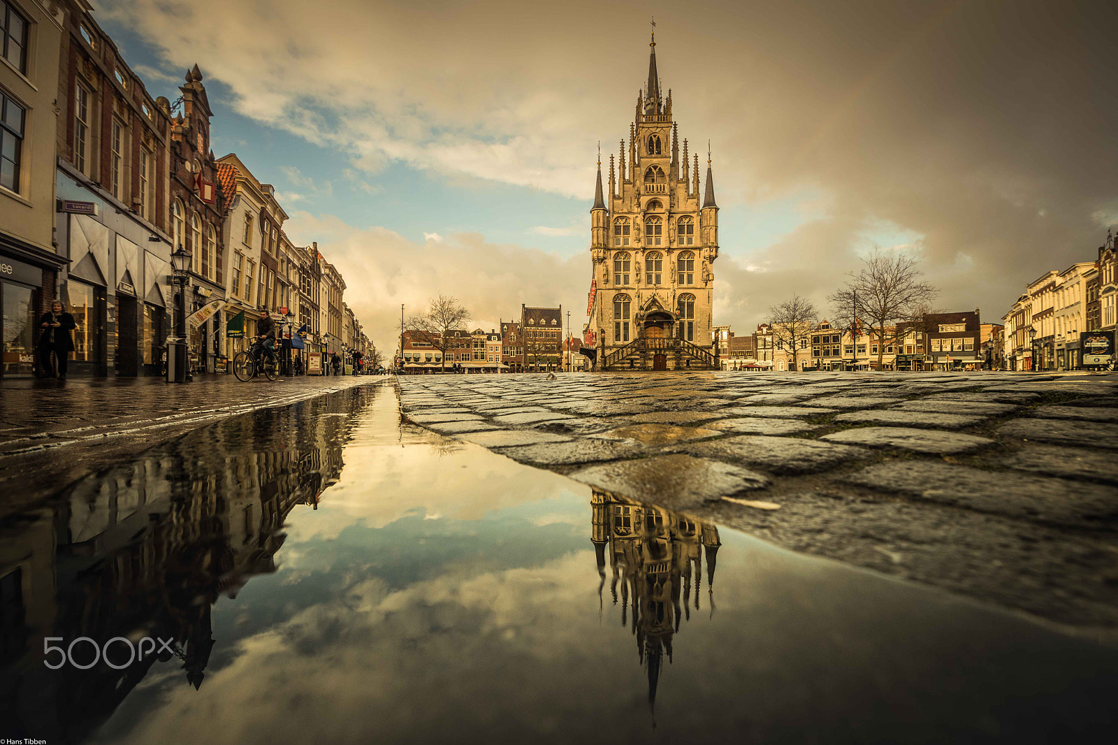 Canon EF 300mm f/2.8L sample photo. Gouda marketplace with townhall and rainbow photography