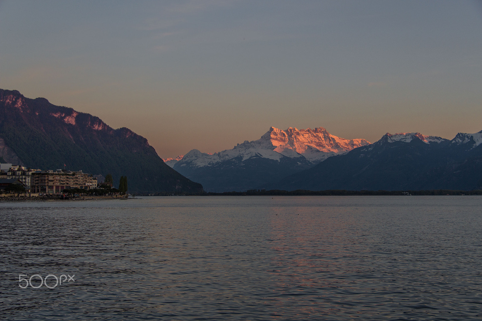 Canon EF-S 17-85mm F4-5.6 IS USM sample photo. Lac leman. sunset photography