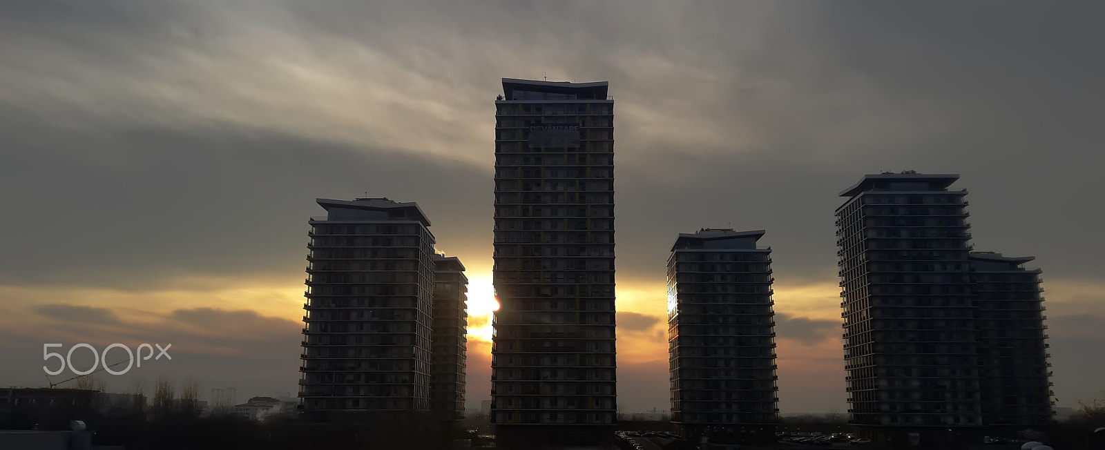 Samsung Galaxy A7 sample photo. The sun comes in city photography