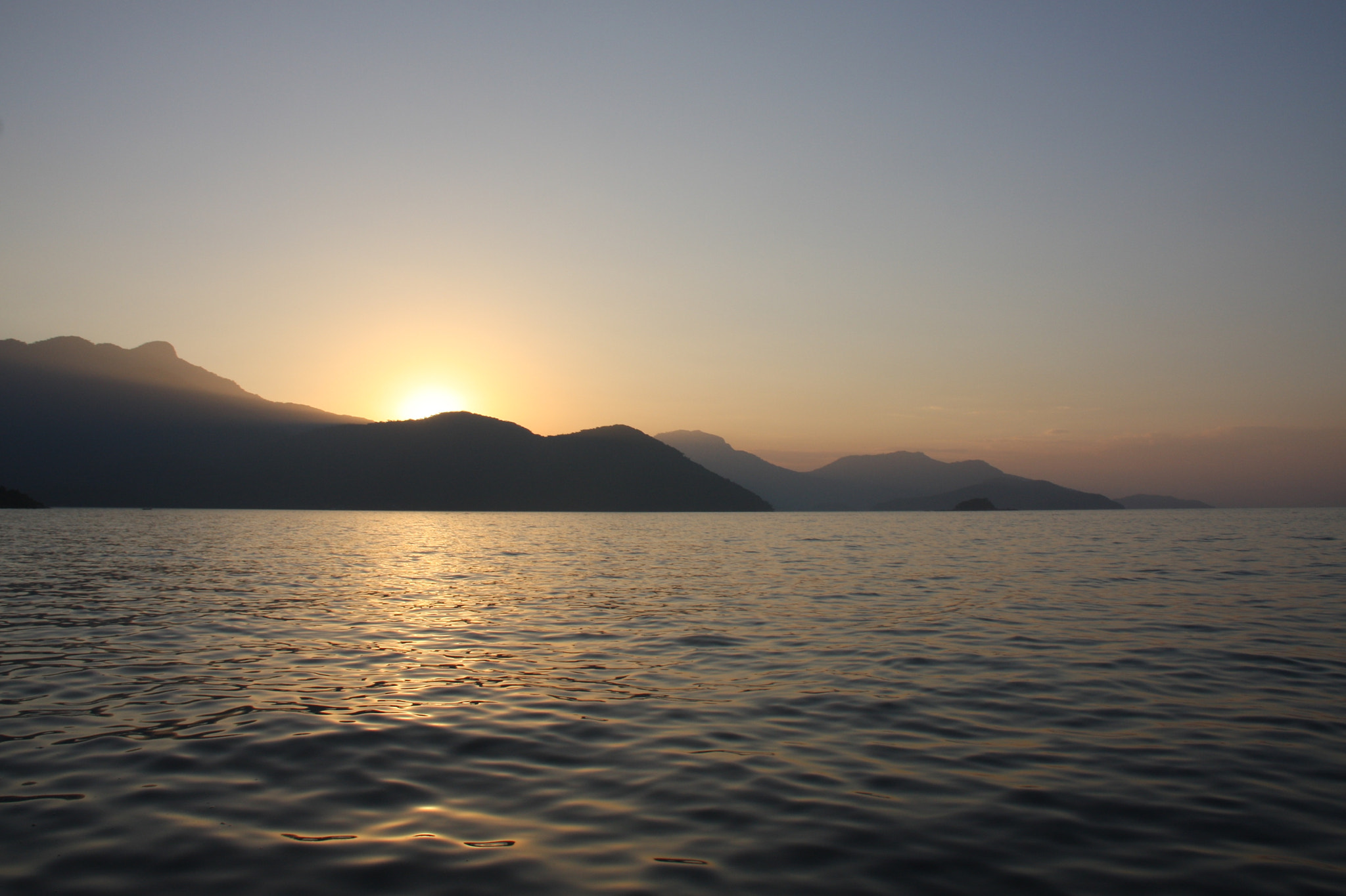 Canon EF-S 18-200mm F3.5-5.6 IS sample photo. Quiet sunset at isla grande photography