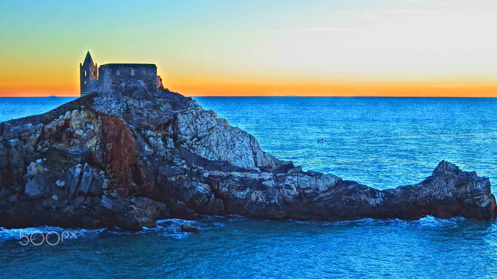 Pentax X-5 sample photo. Horizon from portovenere photography
