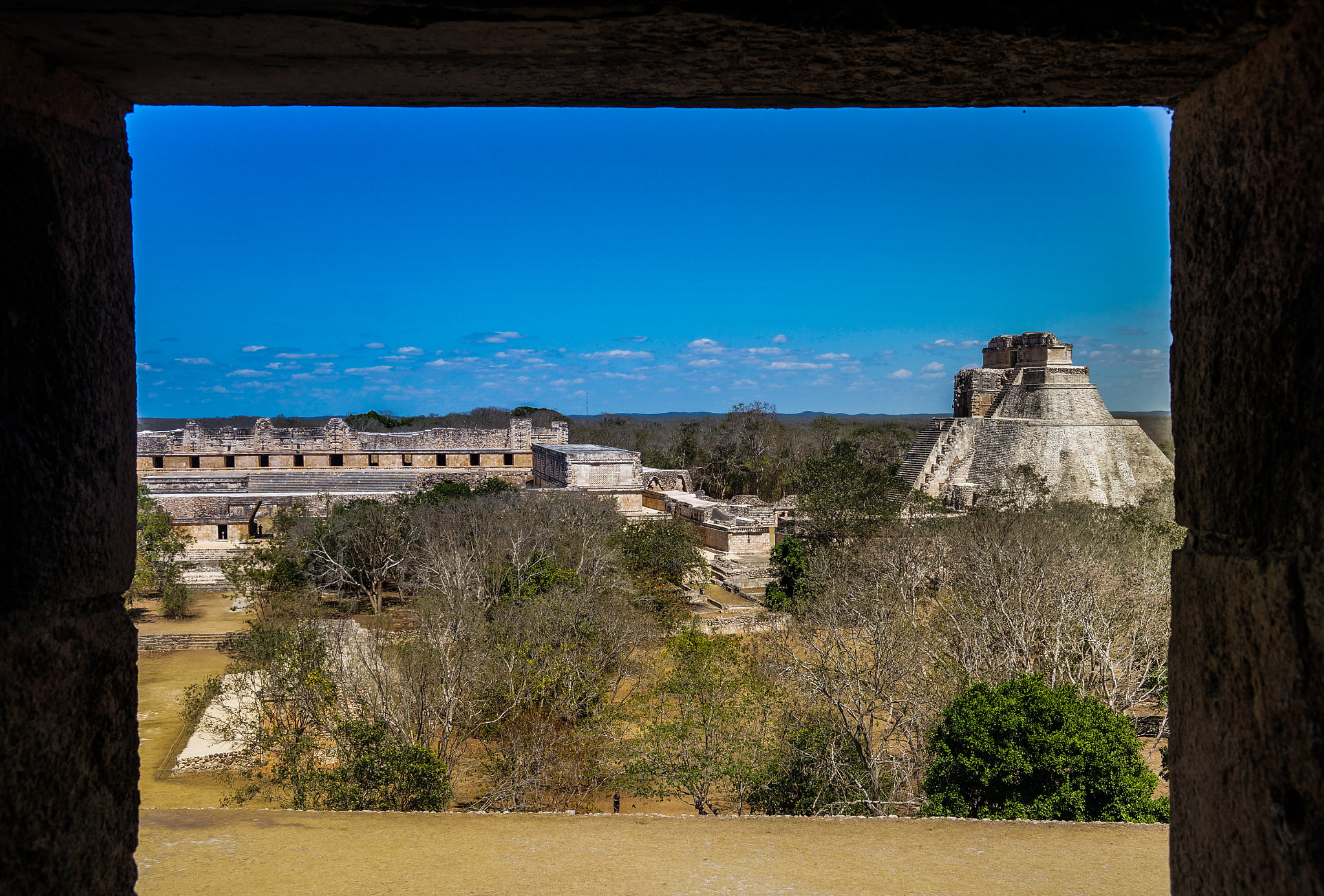 Sony E 18-200mm F3.5-6.3 OSS sample photo. Window towards uxmal photography