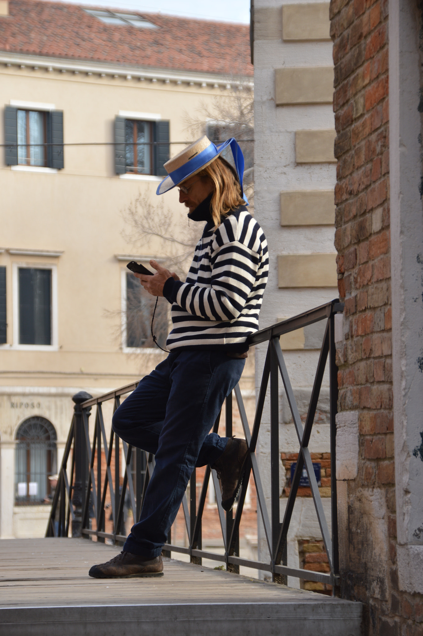 Sigma 18-200mm F3.5-6.3 DC OS HSM sample photo. Venice gondoliere ii  photography