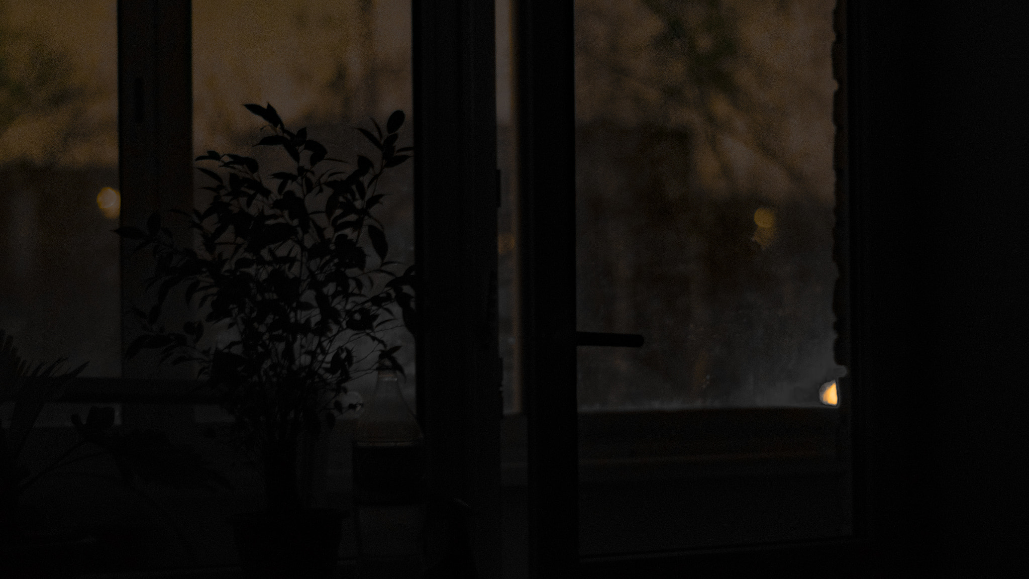 Nikon D3300 + Nikon AF Nikkor 50mm F1.8D sample photo. Warm night photography