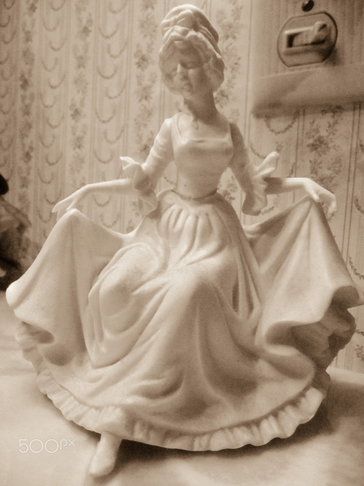 Canon PowerShot SD960 IS (Digital IXUS 110 IS / IXY Digital 510 IS) sample photo. Ivory dancer photography