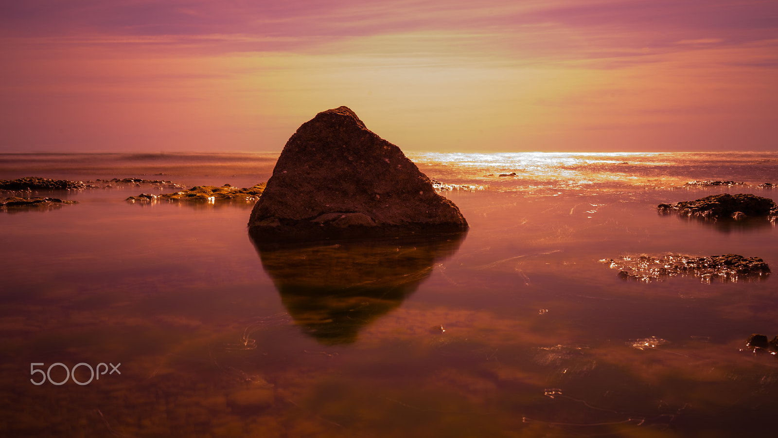 Sony a7 + Sony Sonnar T* FE 35mm F2.8 ZA sample photo. Just a rock photography