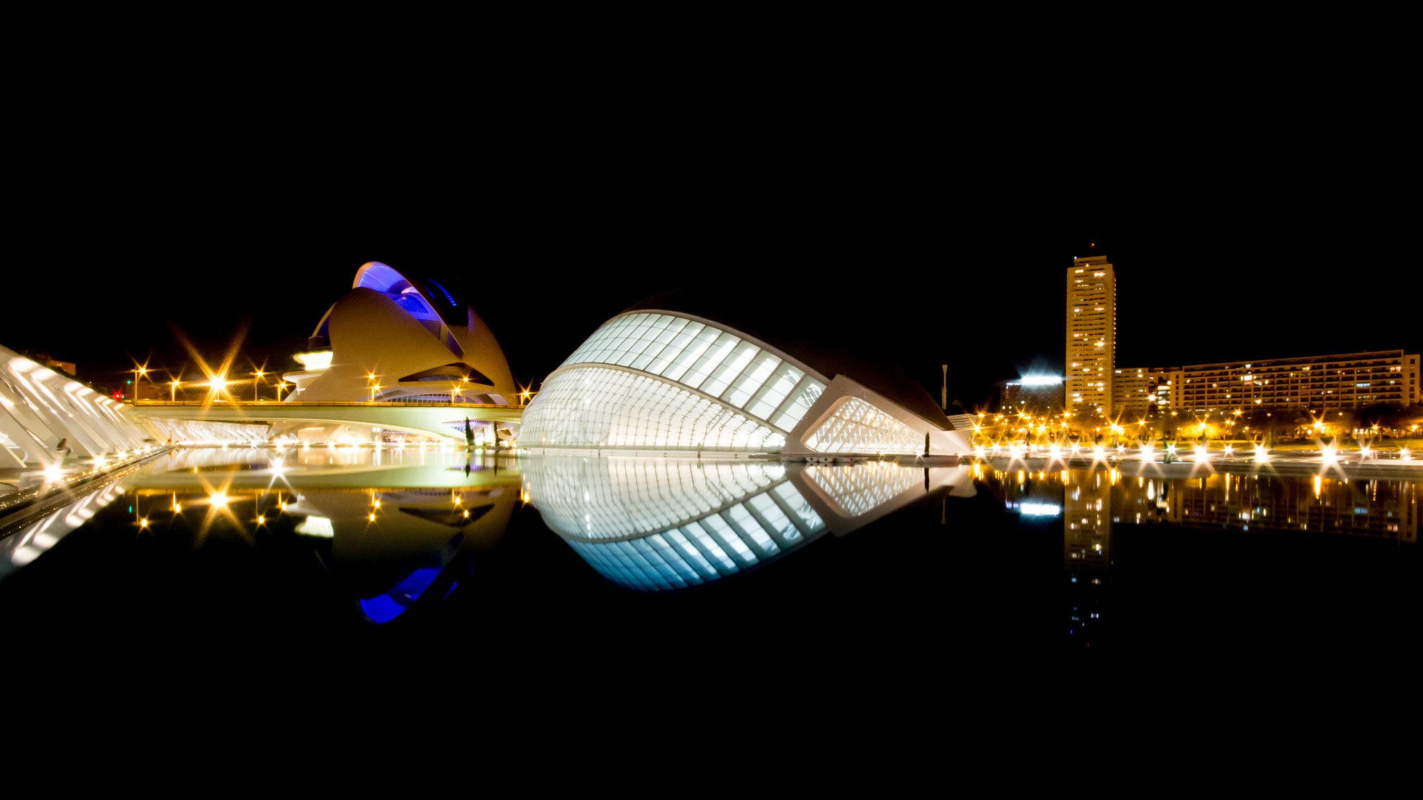 Canon EOS 70D + Sigma 10-20mm F4-5.6 EX DC HSM sample photo. Ciudad artes y las ciencias photography