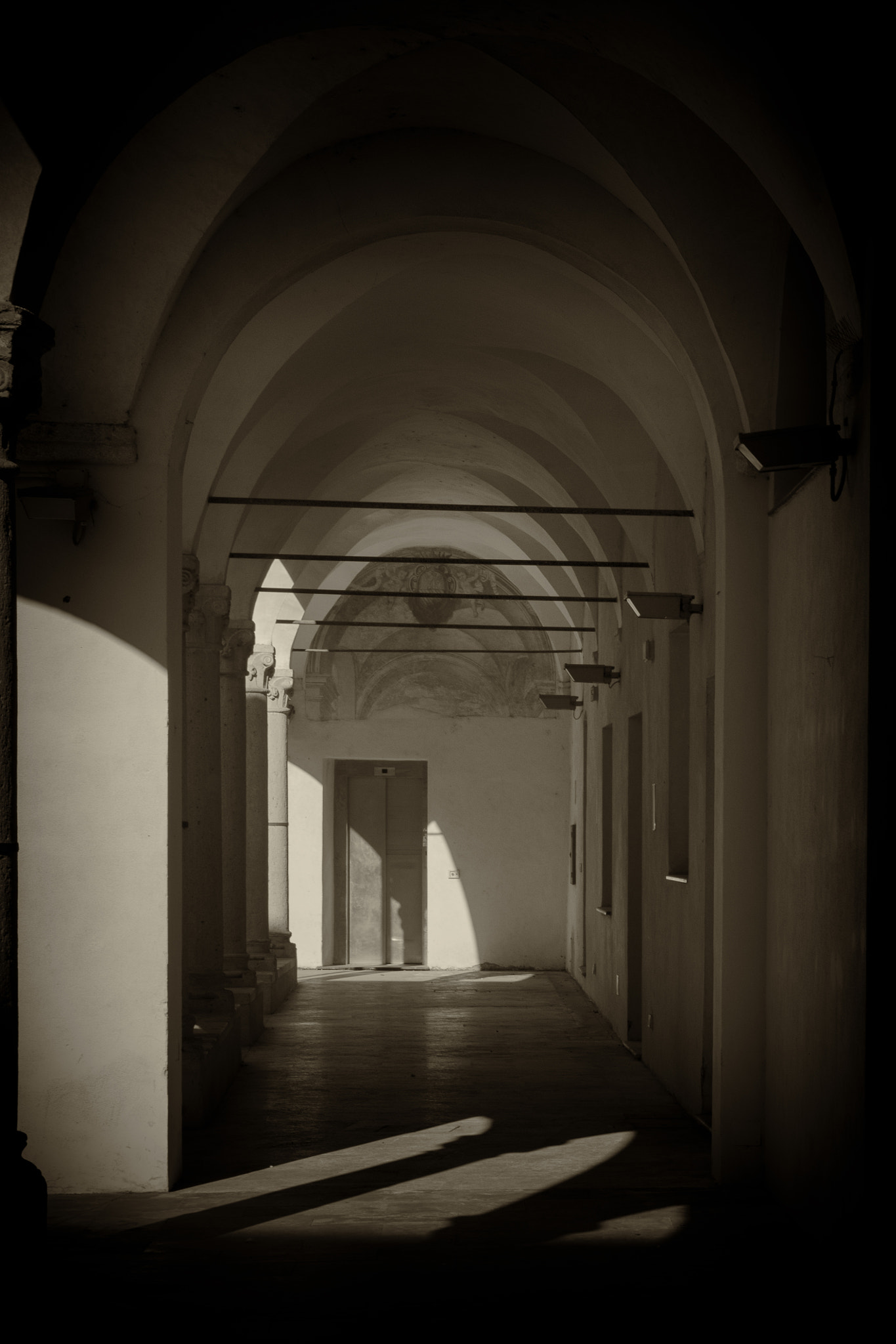 EF28-70mm f/2.8L USM sample photo. Archi concentrici photography