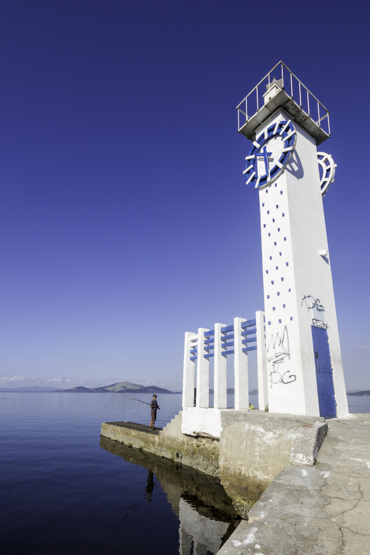 Canon EOS 7D + Sigma 10-20mm F4-5.6 EX DC HSM sample photo. Fishing at mesbla sea clock lighthouse photography