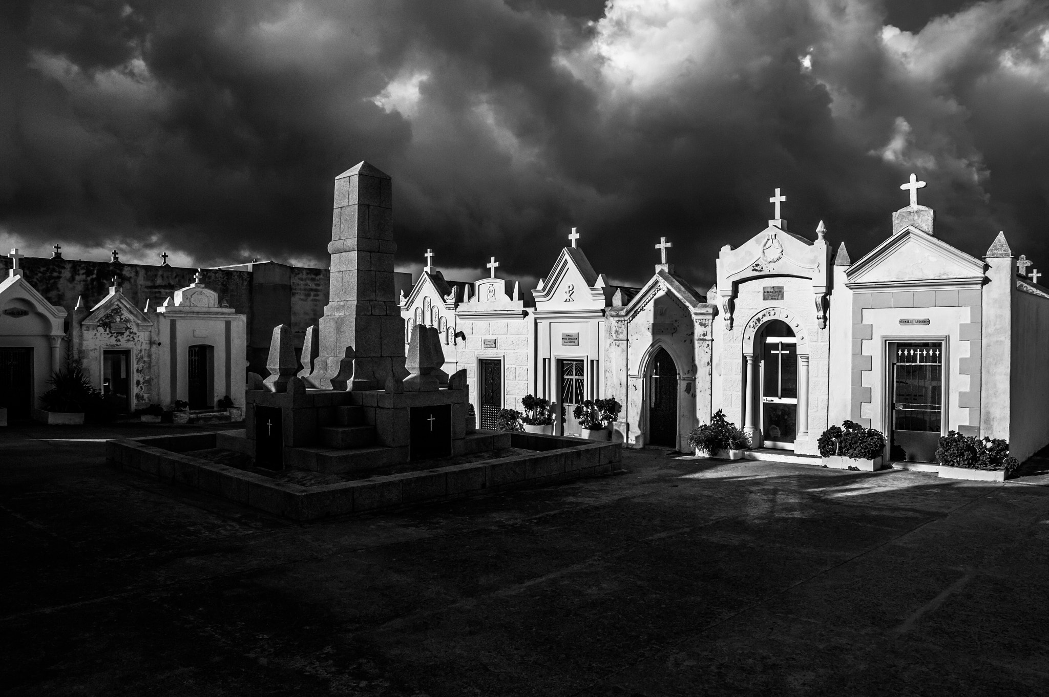 Sigma AF 10-20mm F4-5.6 EX DC sample photo. Corsica, bonifacio, cemetery 1 photography