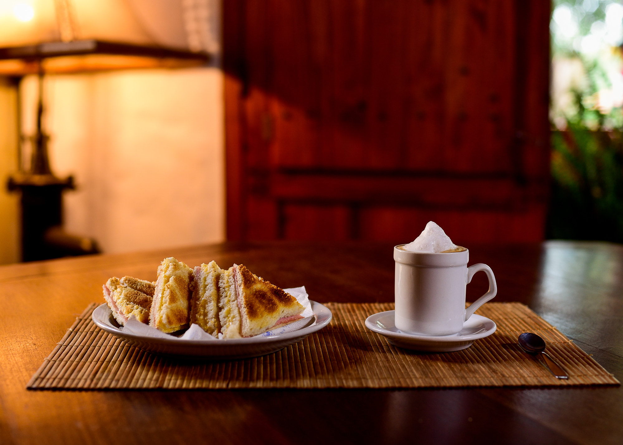 Nikon D750 + Nikon AF Nikkor 50mm F1.4D sample photo. Cafetería photography