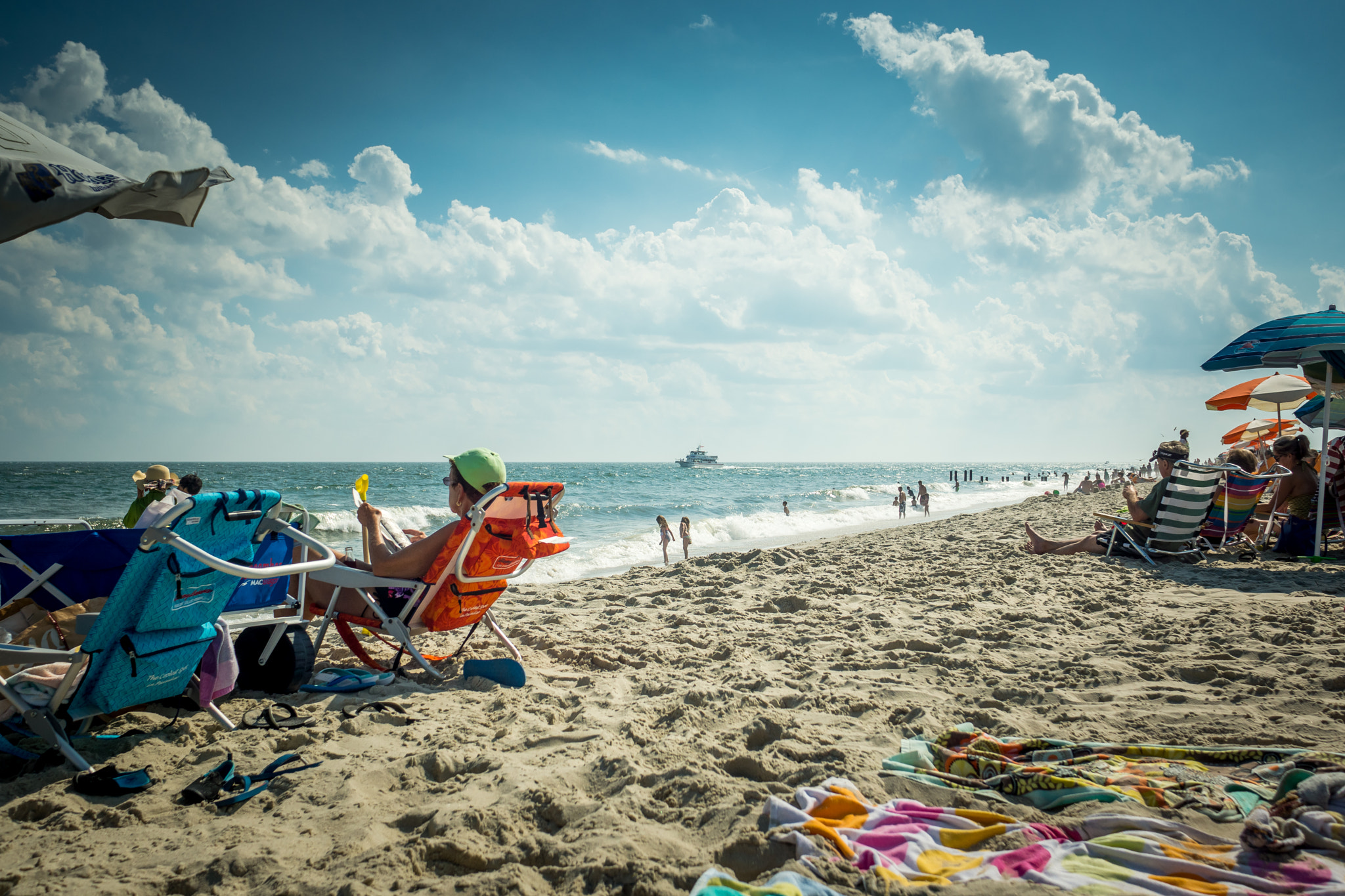 Sony Alpha NEX-7 + Sony Sonnar T* E 24mm F1.8 ZA sample photo. Day at the beach photography