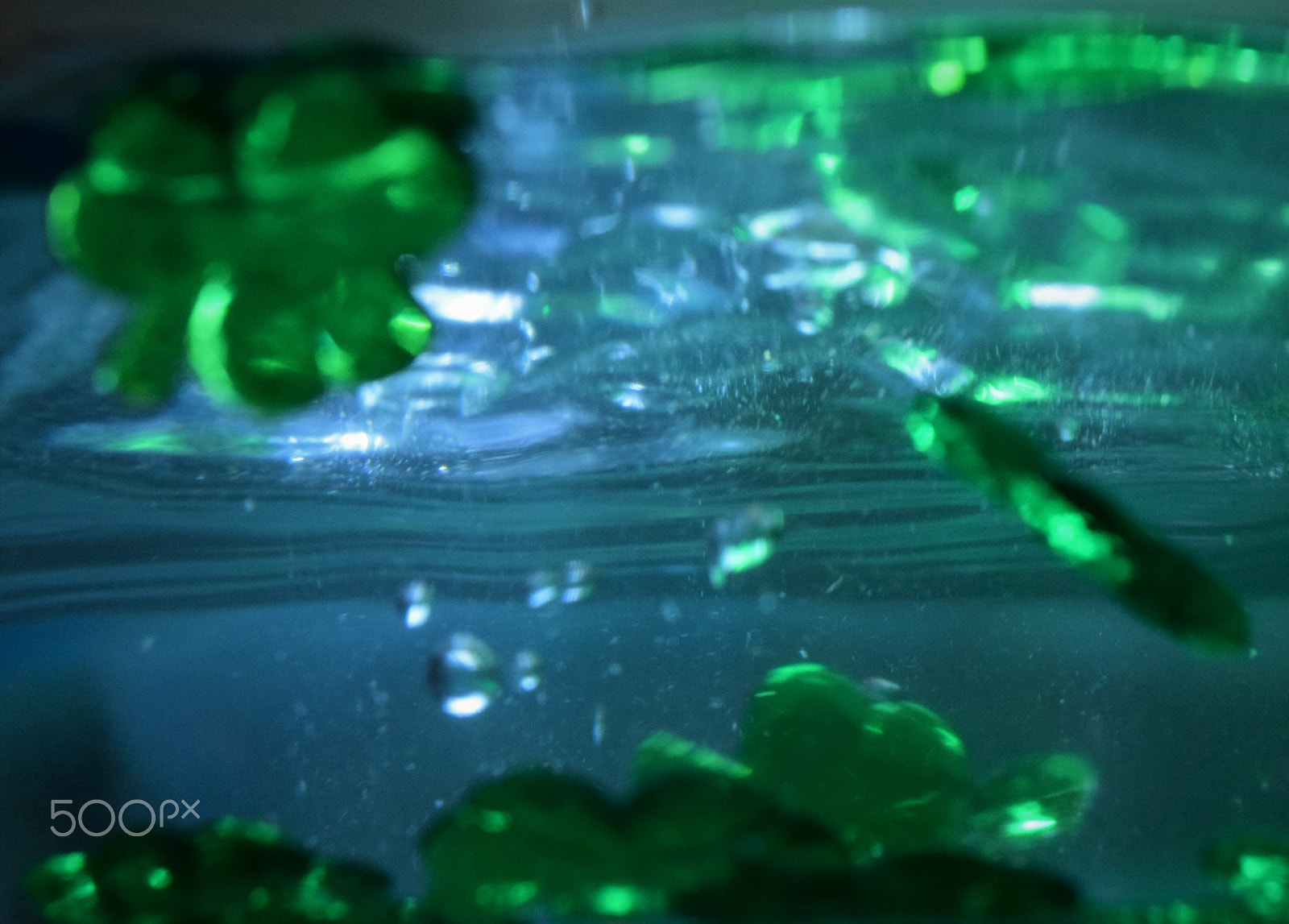 Nikon AF-S DX Micro Nikkor 40mm F2.8 sample photo. Shamrocks sink in bubbles photography