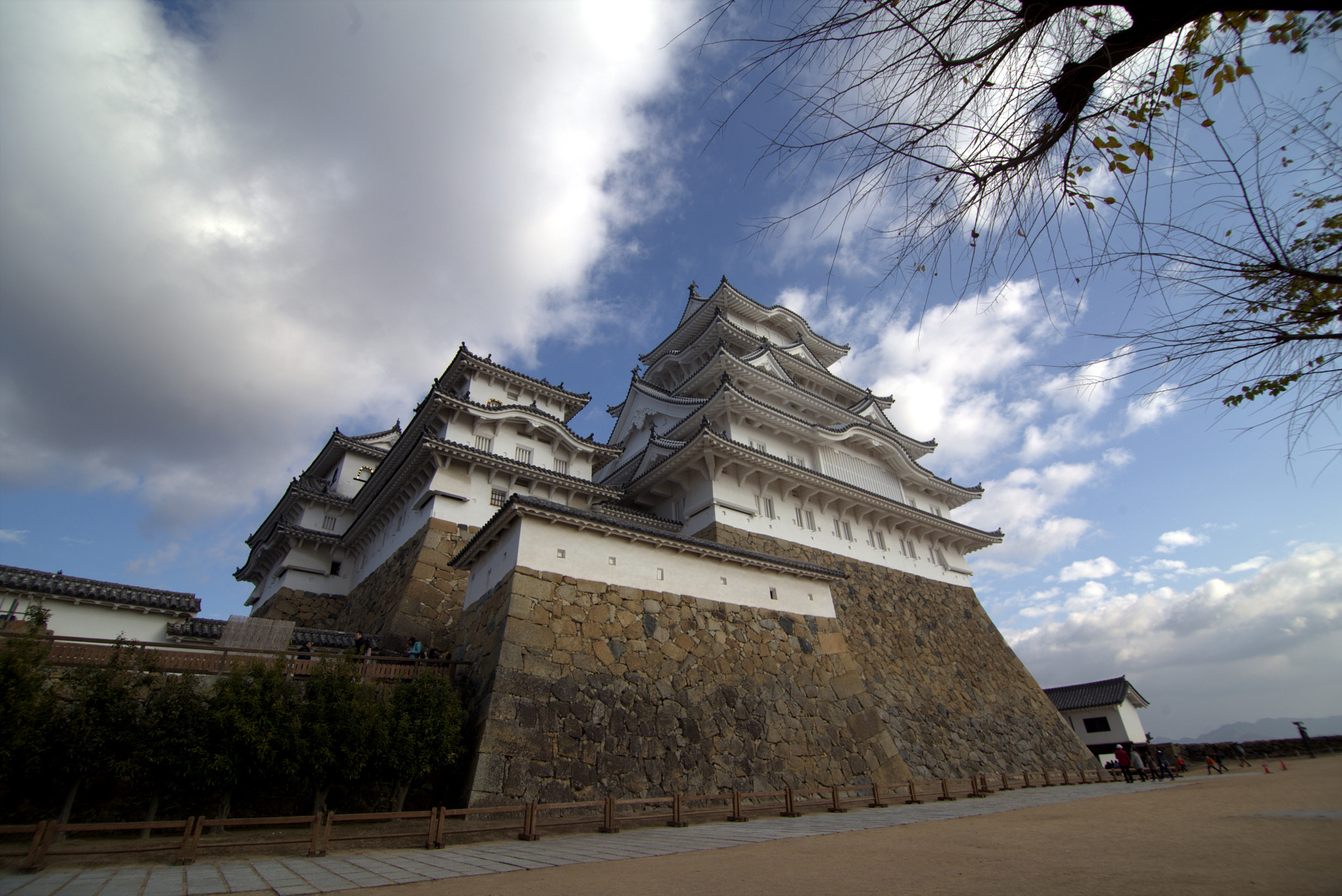 Canon EOS 6D + Tokina AT-X Pro 11-16mm F2.8 DX sample photo. Himeji castle photography