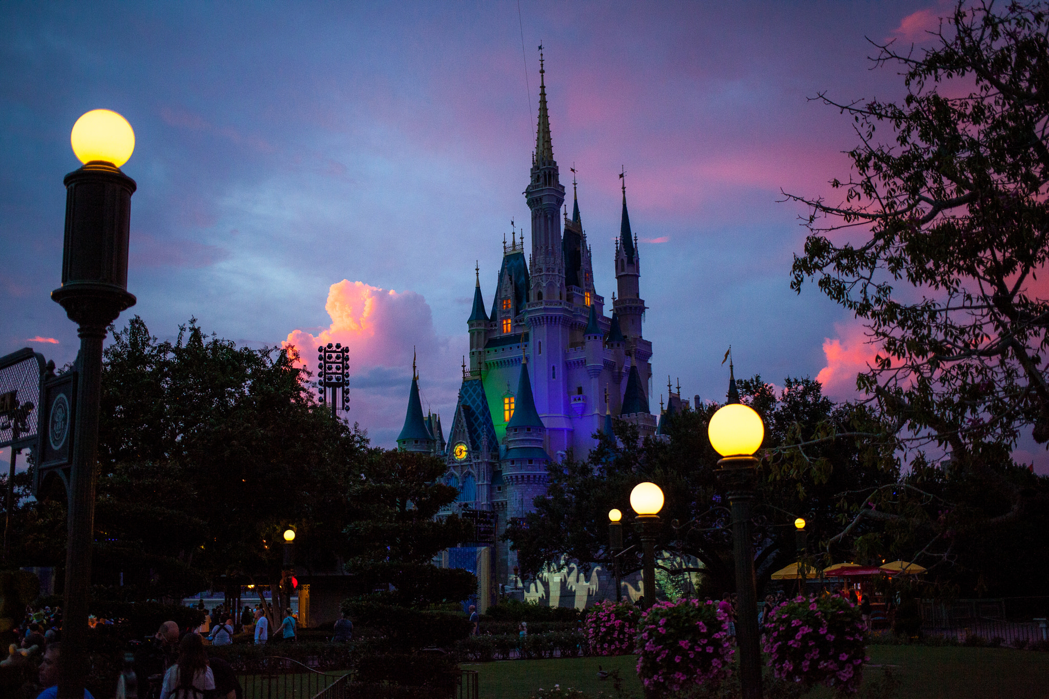Canon EF 40mm F2.8 STM sample photo. Magic kingdom - cinderella castle photography
