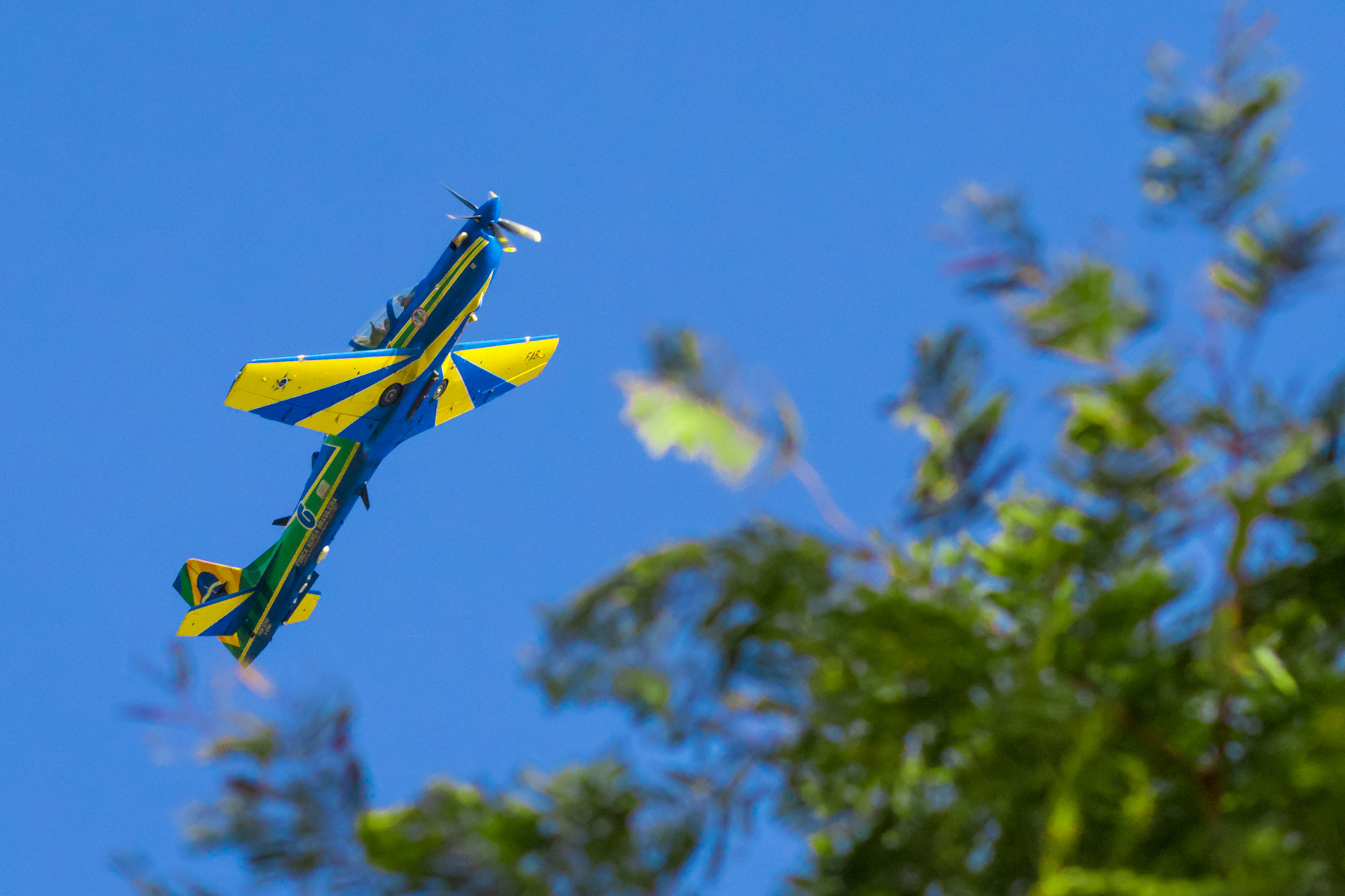 Canon EOS 60D + Canon EF 85mm F1.8 USM sample photo. Brazilian air force team "esquadrilha da fumaça" photography