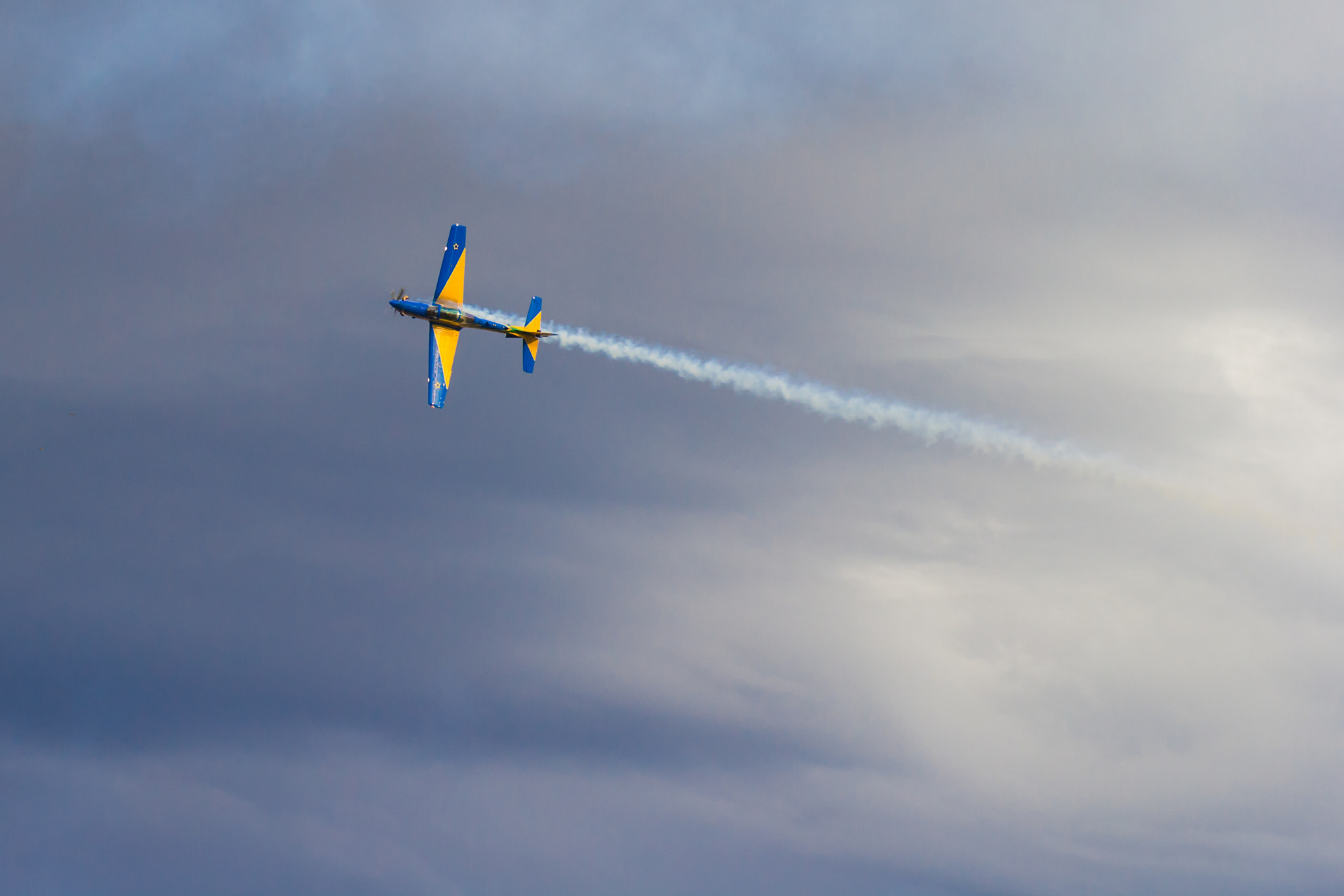 Canon EOS 60D + Canon EF 85mm F1.8 USM sample photo. Brazilian air force team "esquadrilha da fumaça" photography