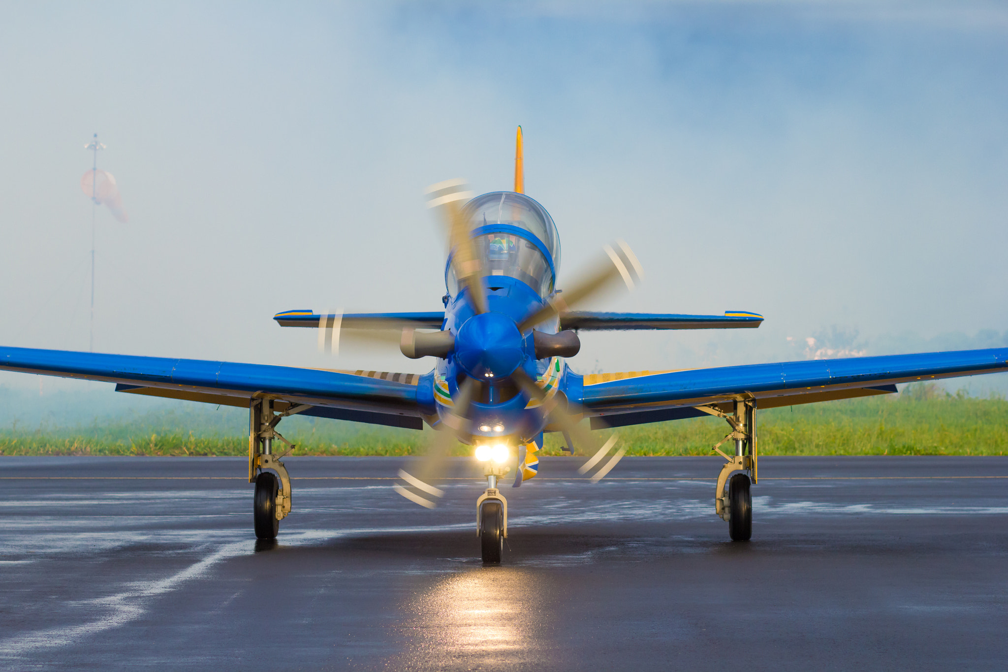 Canon EOS 60D + Canon EF 85mm F1.8 USM sample photo. Brazilian air force team "esquadrilha da fumaça" photography