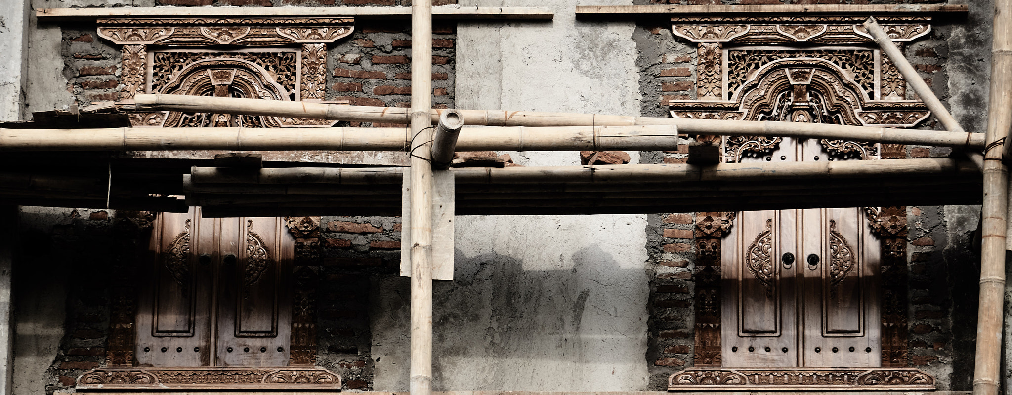 Sony E 55-210mm F4.5-6.3 OSS sample photo. Traditional house under construction photography
