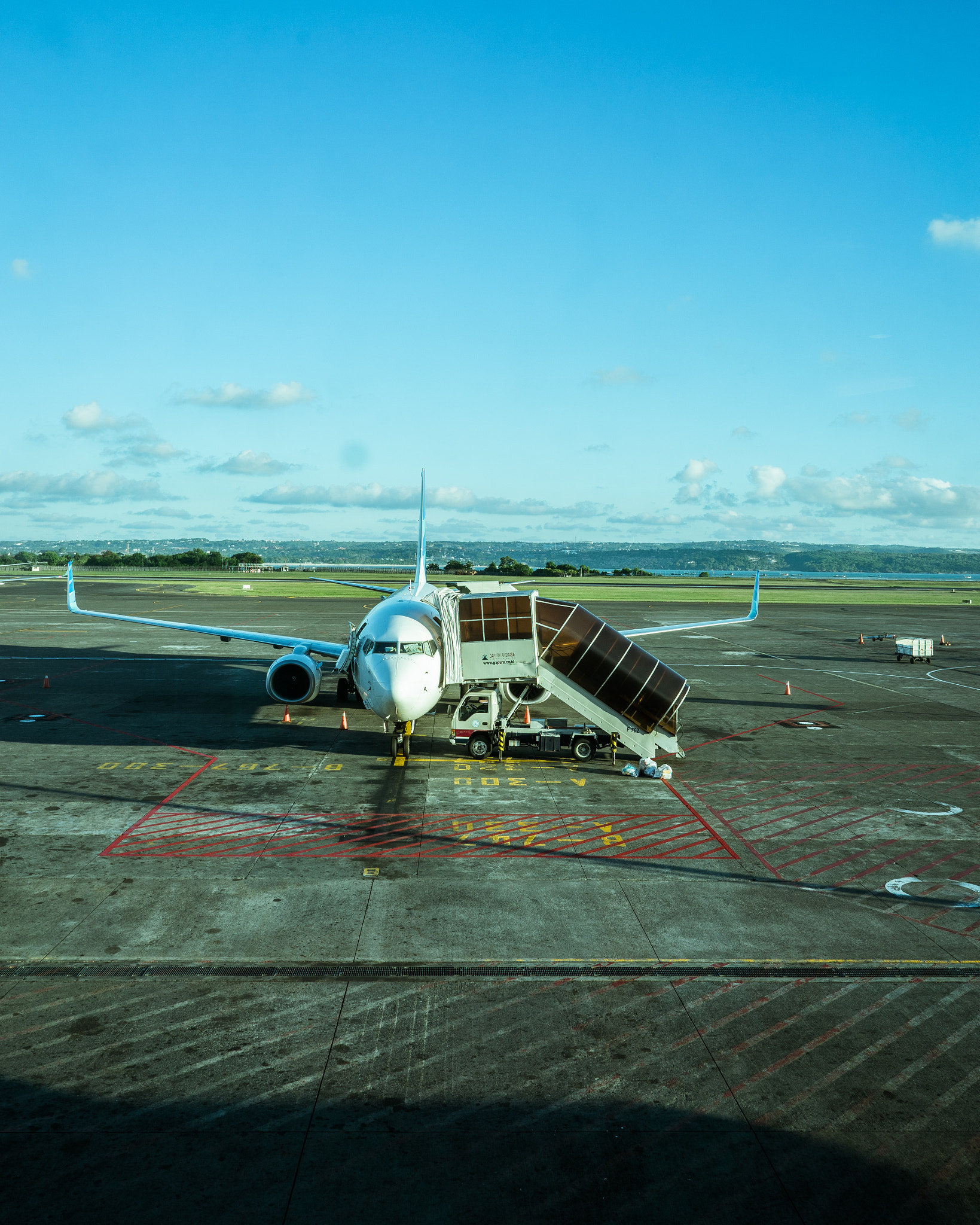 Sony FE 28mm F2 sample photo. Park a plane photography