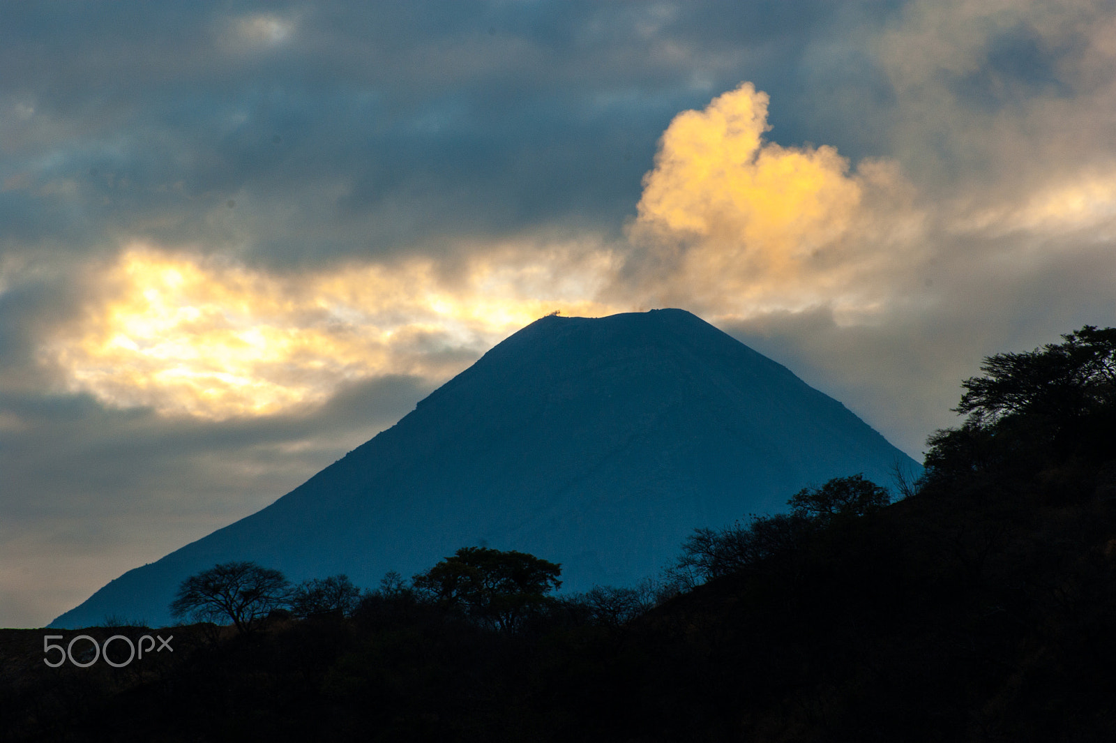 Sony 75-300mm F4.5-5.6 sample photo. Illuminated smoke over the crater photography