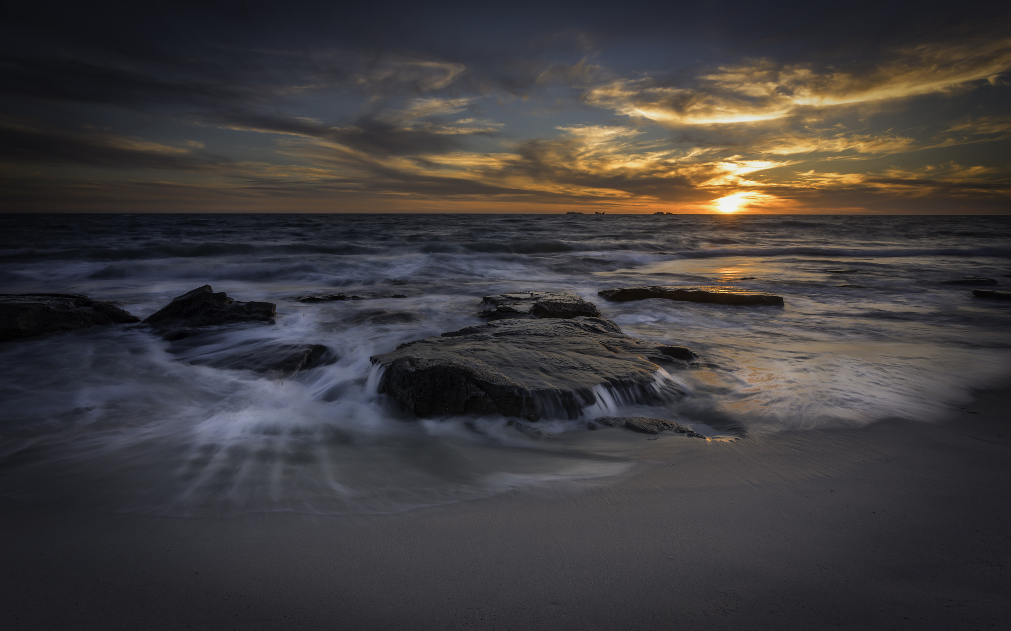 Nikon D810 + Nikon AF-S Nikkor 20mm F1.8G ED sample photo. Burns beach photography