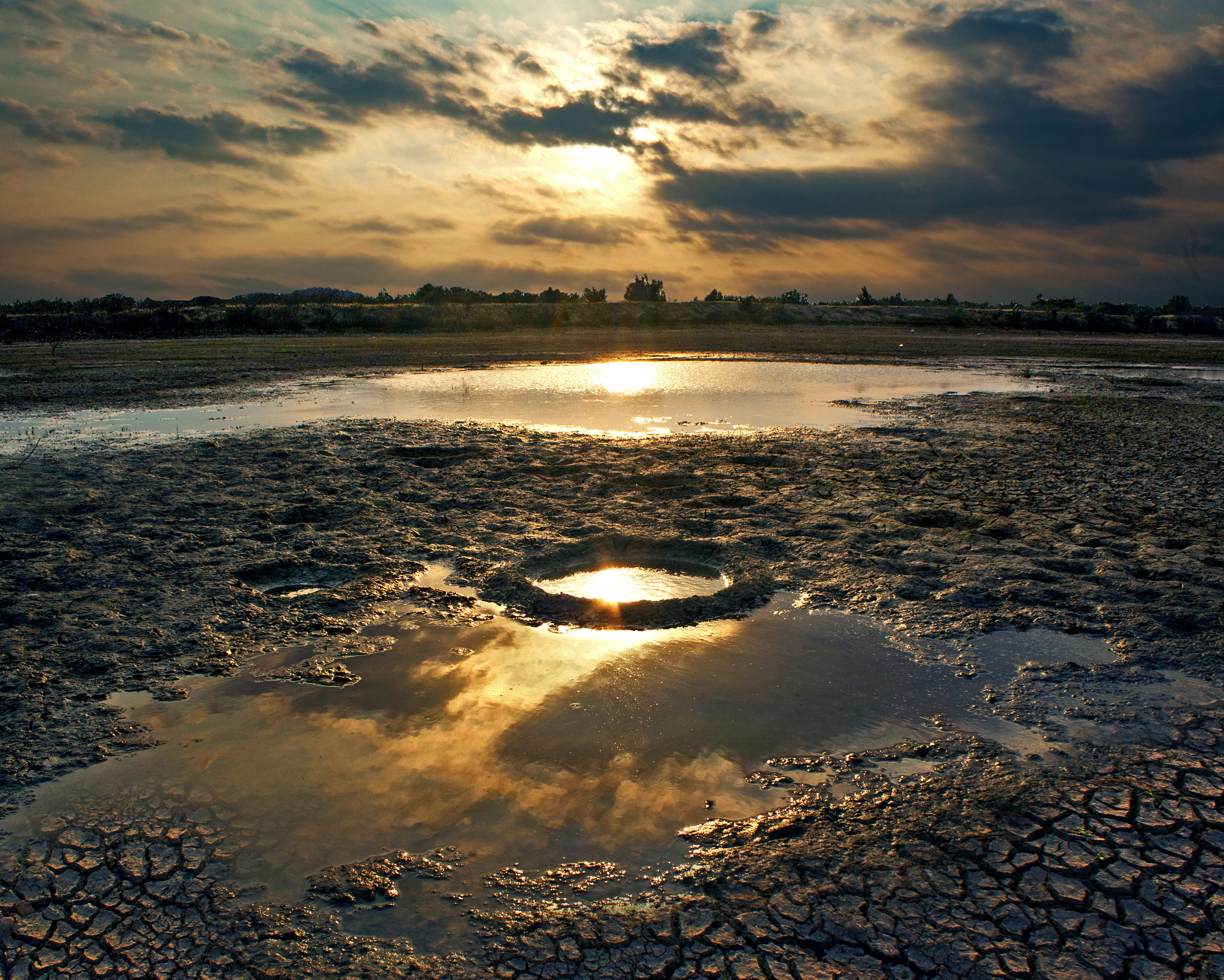 Canon EF-S 18-55mm F3.5-5.6 IS sample photo. Wells of the sky photography