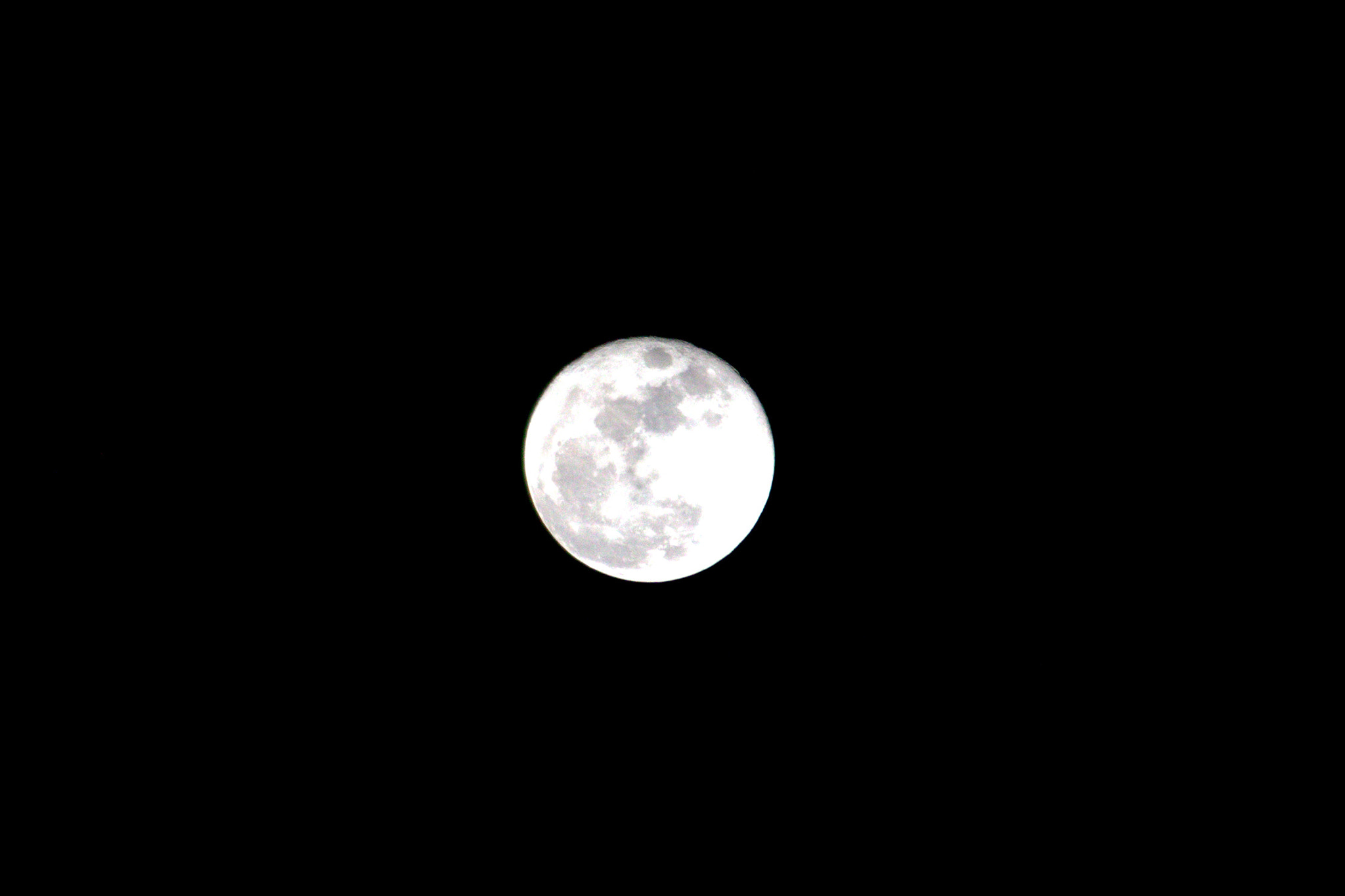 Canon EOS 6D + Canon EF 100-300mm F4.5-5.6 USM sample photo. The moon photography