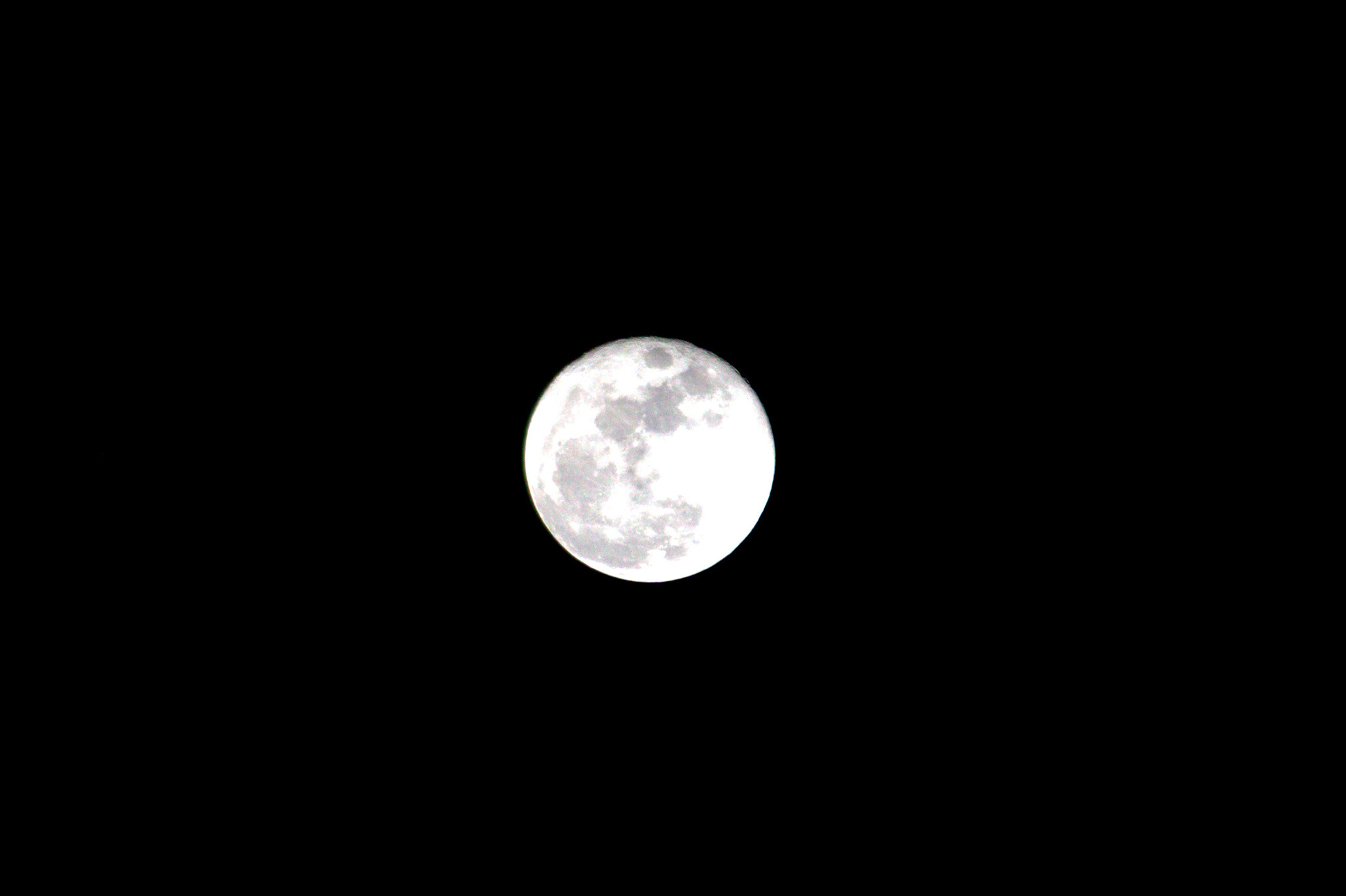 Canon EF 100-300mm F4.5-5.6 USM sample photo. The moon photography