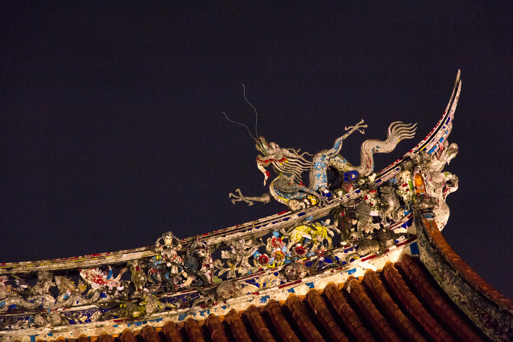 Canon EOS 60D sample photo. Dragon style roof 龍頂 photography
