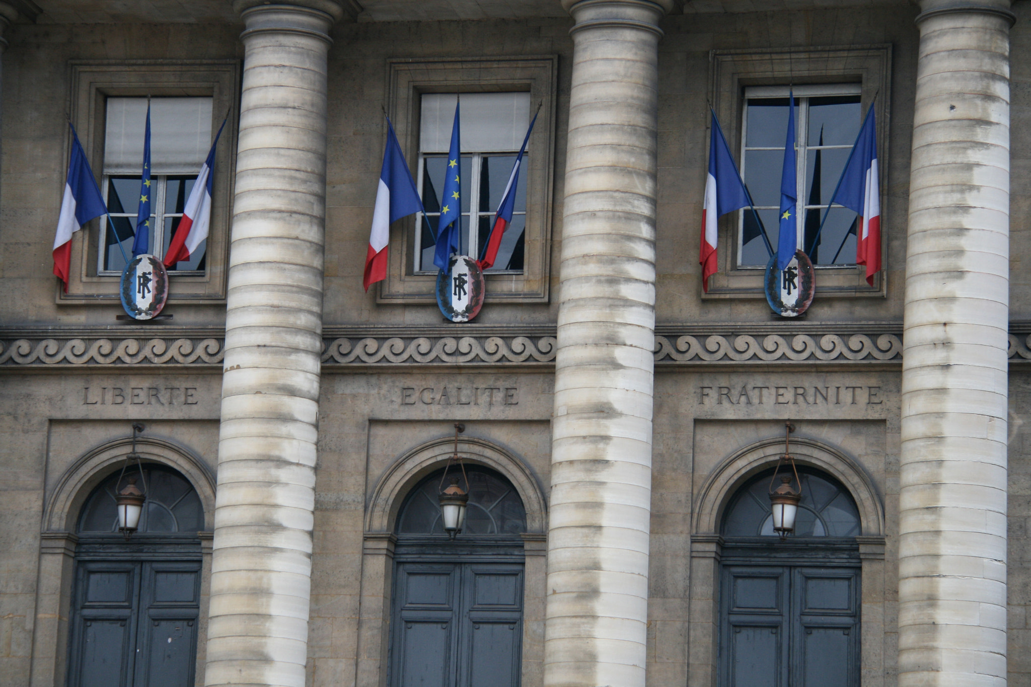 Canon EF-S 18-200mm F3.5-5.6 IS sample photo. Liberte egalite fraternite photography